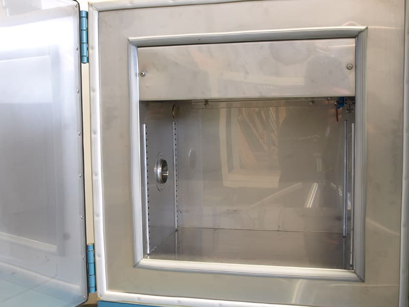 Thermotron S1.2C Temperature Chamber