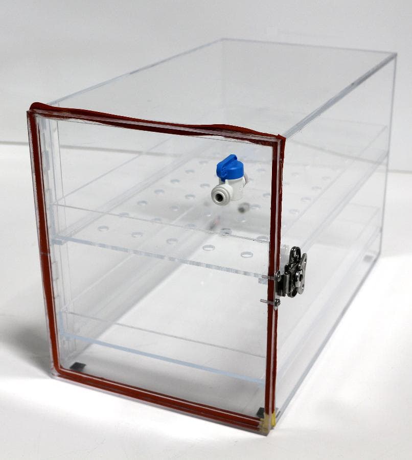 Single Compartment Two Shelf Desiccator Dry Box