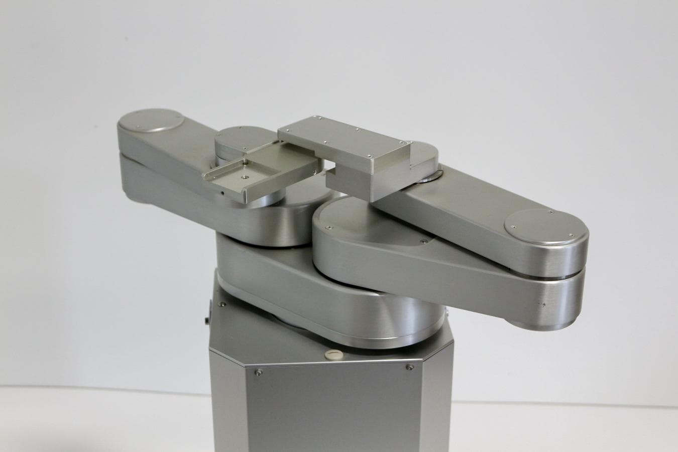 Hirata AR-W180CL-4-T-330-M Twin Arm Atmospheric Robot