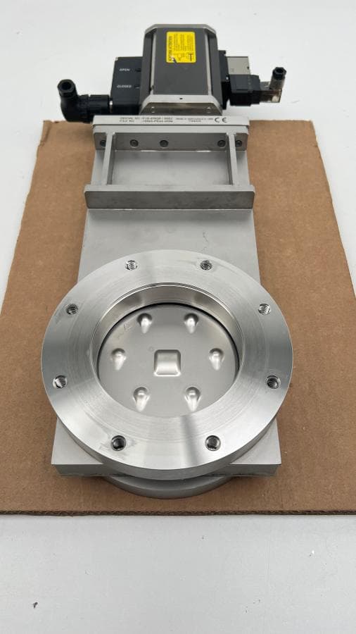 VAT 108406-PE44-0004 UHV Electro-Pneumatic Gate Valve