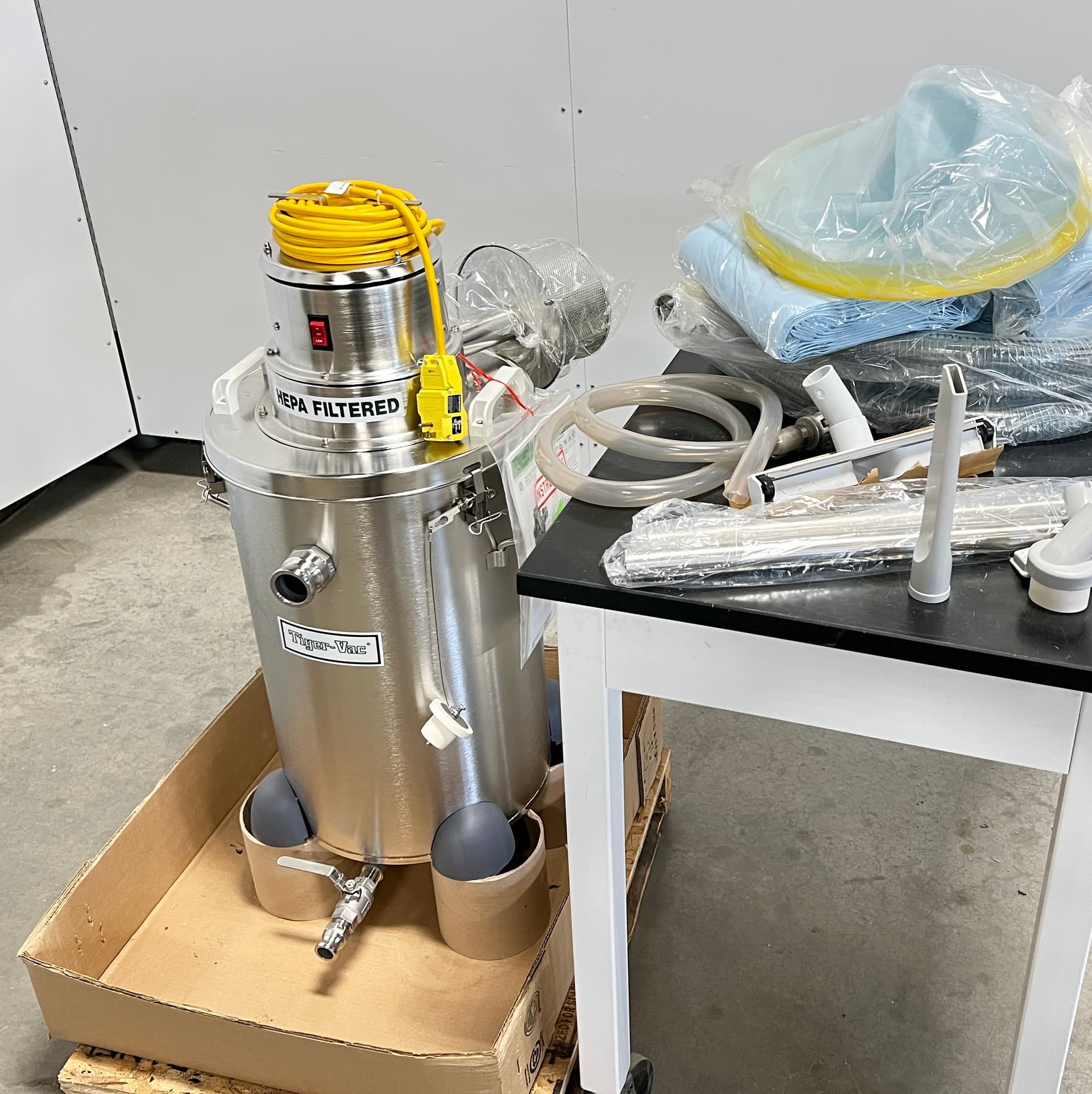 Tiger-Vac 2D-15 DECOM Wet & Dry Recovery HEPA Vacuum Cleaner Pharma Semi