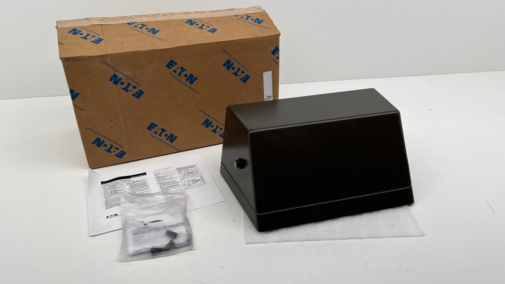 Eaton Cooper IST-AF-450-LED-120-T4FT-BZ-P Impact Trapezoid Outdoor Light