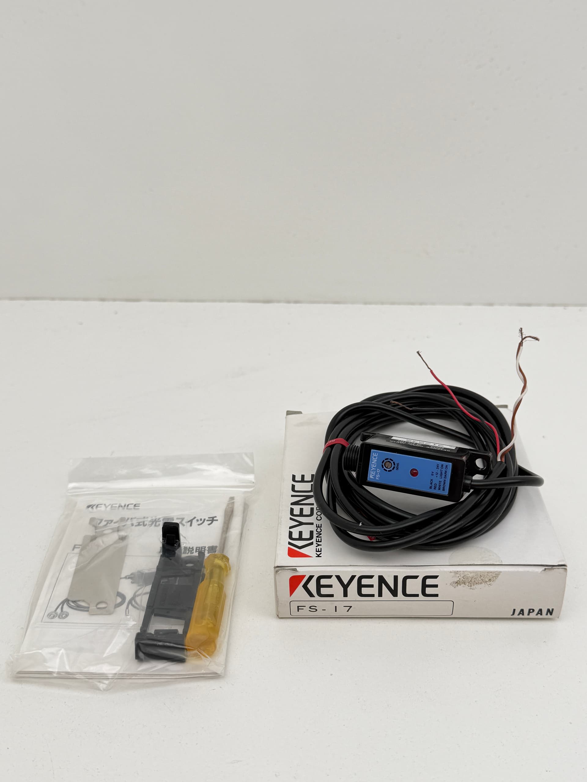Keyence FS-17 Fiber Optic Photoelectric Sensor Amplifier 12-24VDC