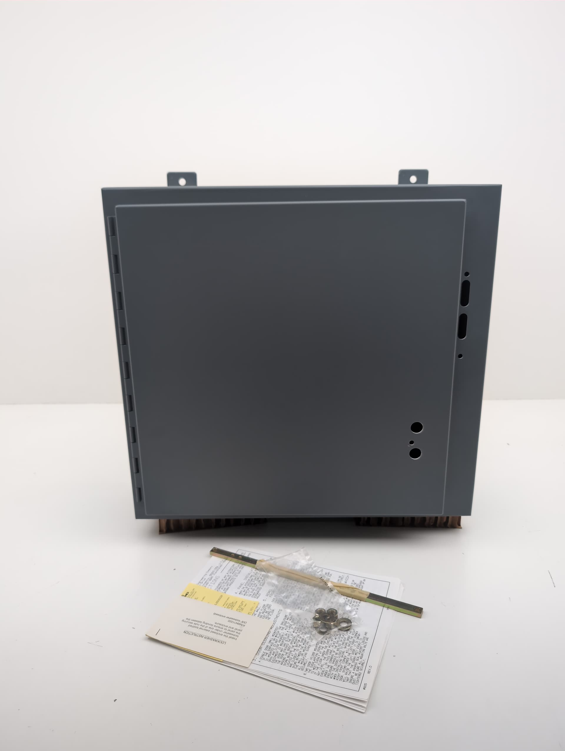 nVent Hoffman A-20SA2208LP Disconnect Enclosure with Handle Type 12, 20x21.38x8