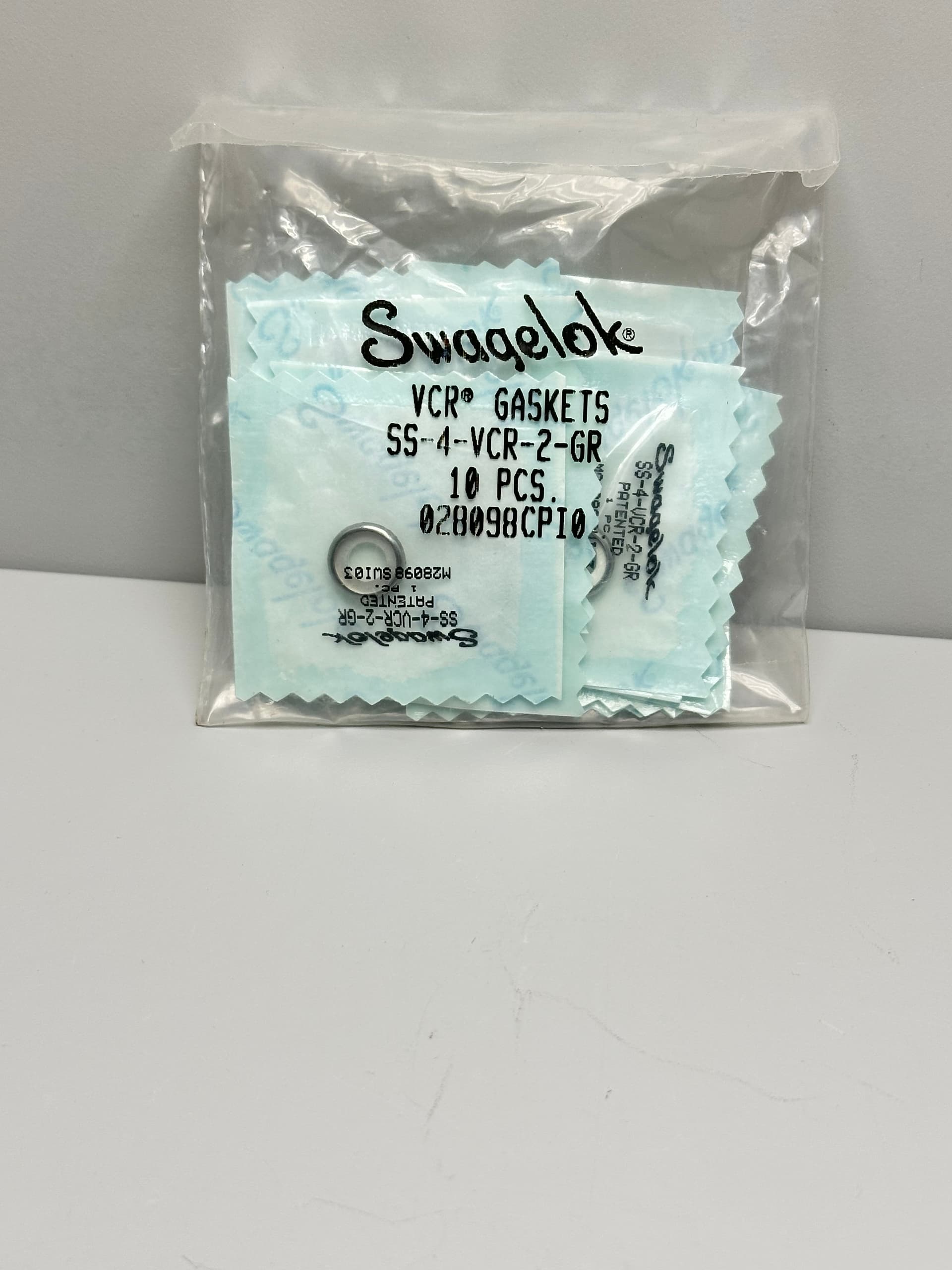 Swagelok SS-4-VCR-2-GR 316L SS VCR Face Seal Fitting, 1/4" Gasket Retainer