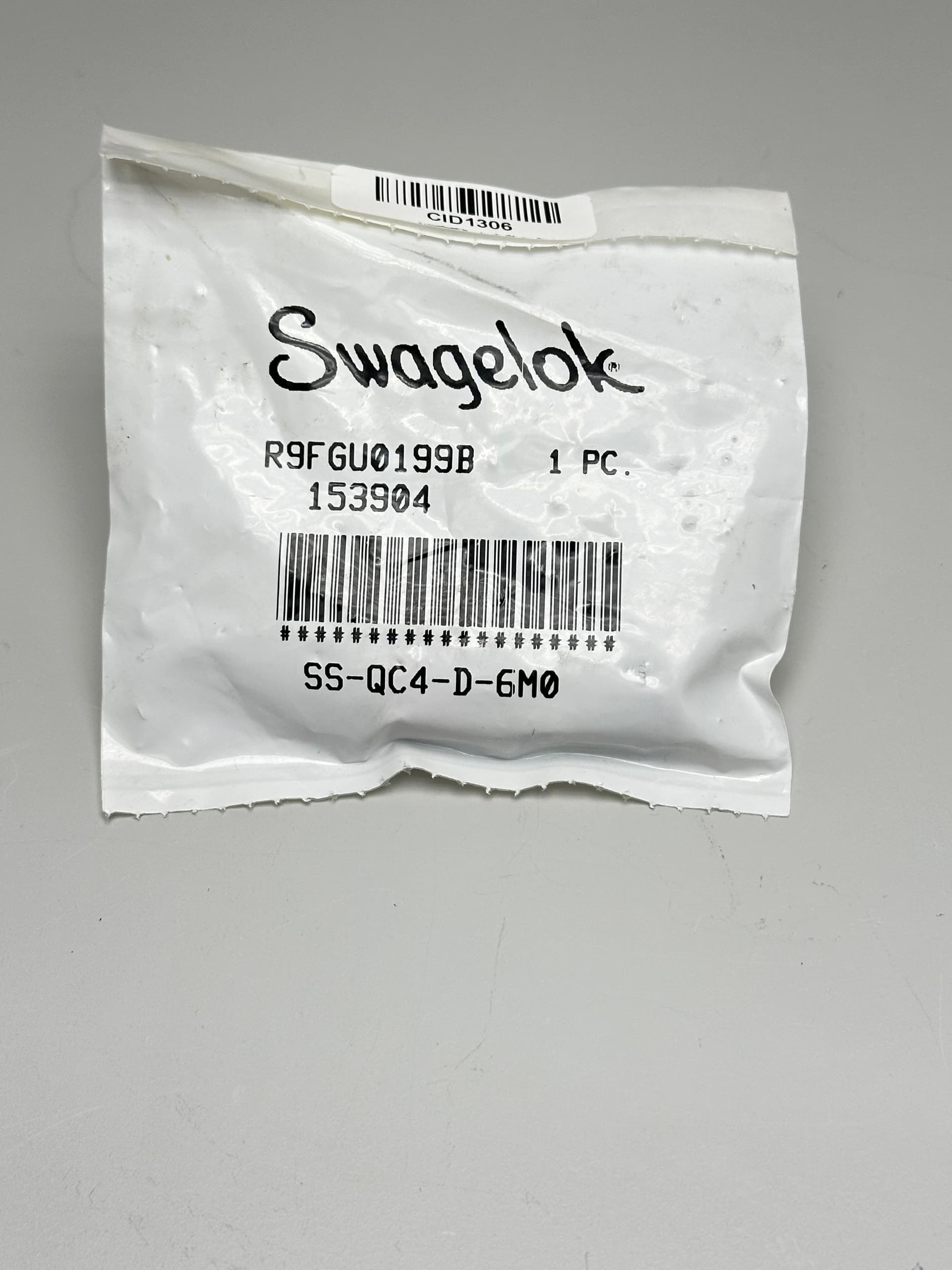 Swagelok SS-QC4-D-6M0 Quick Connect Stems w/Valve, 0.2 Cv, 6 mm