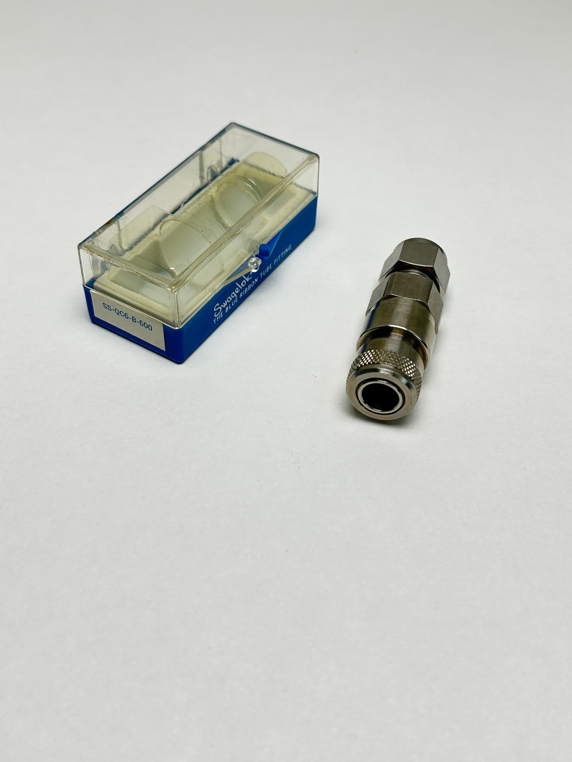 Swagelok SS-QC6-B-600 Quick Connect Body 3/8" Tube Fitting - Older Style?