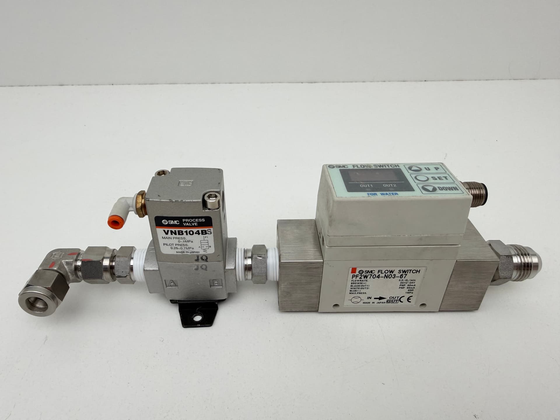 SMC PF2W704-N03-67 Digital Flow Switch , 0.5-4 L/min, NPT, w/ SMC VNB104BS