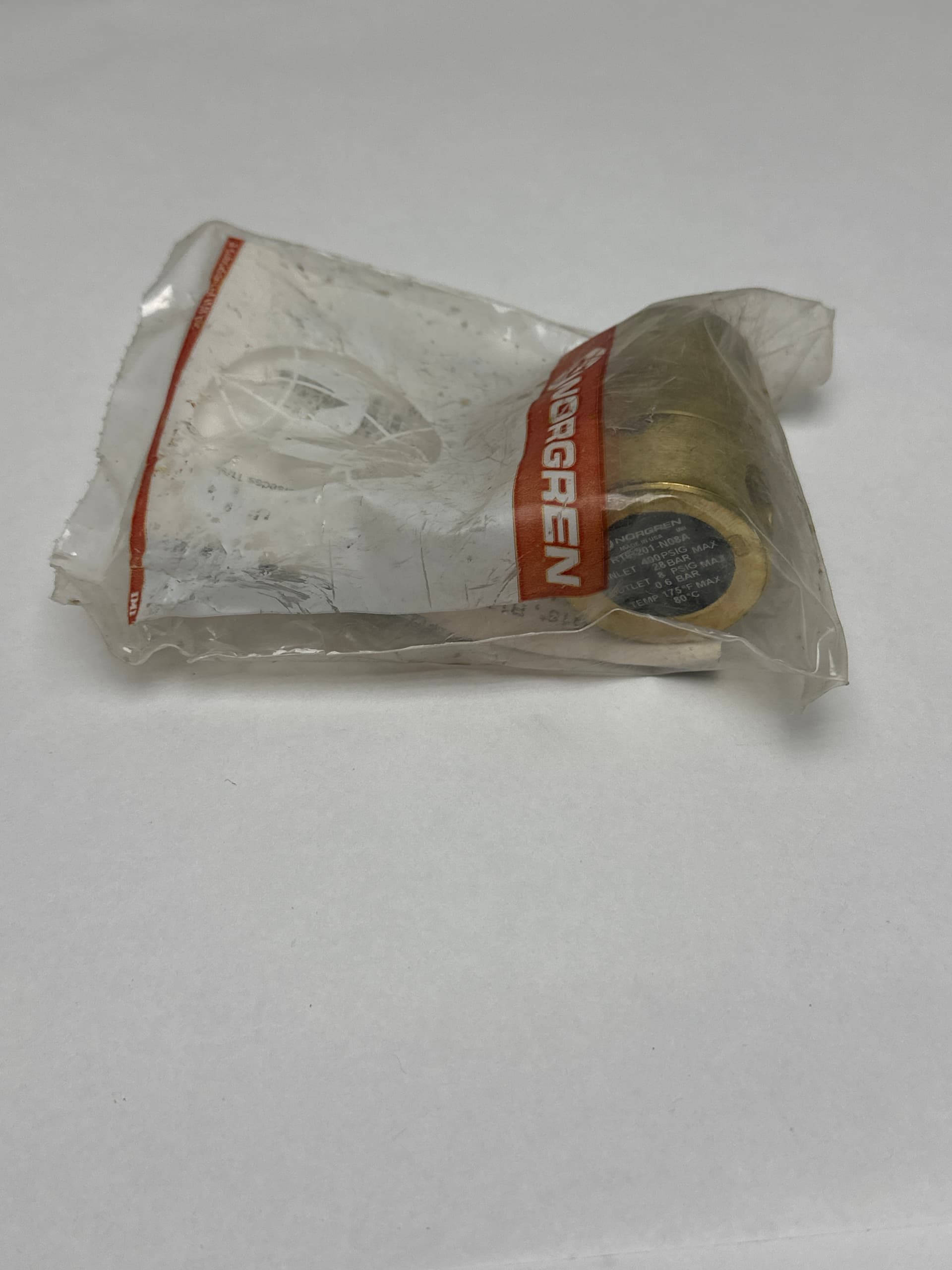 Norgren R16-201-N08A Pressure Regulator, 1/4 PTF, 8 PSIG, 400 PSIG In