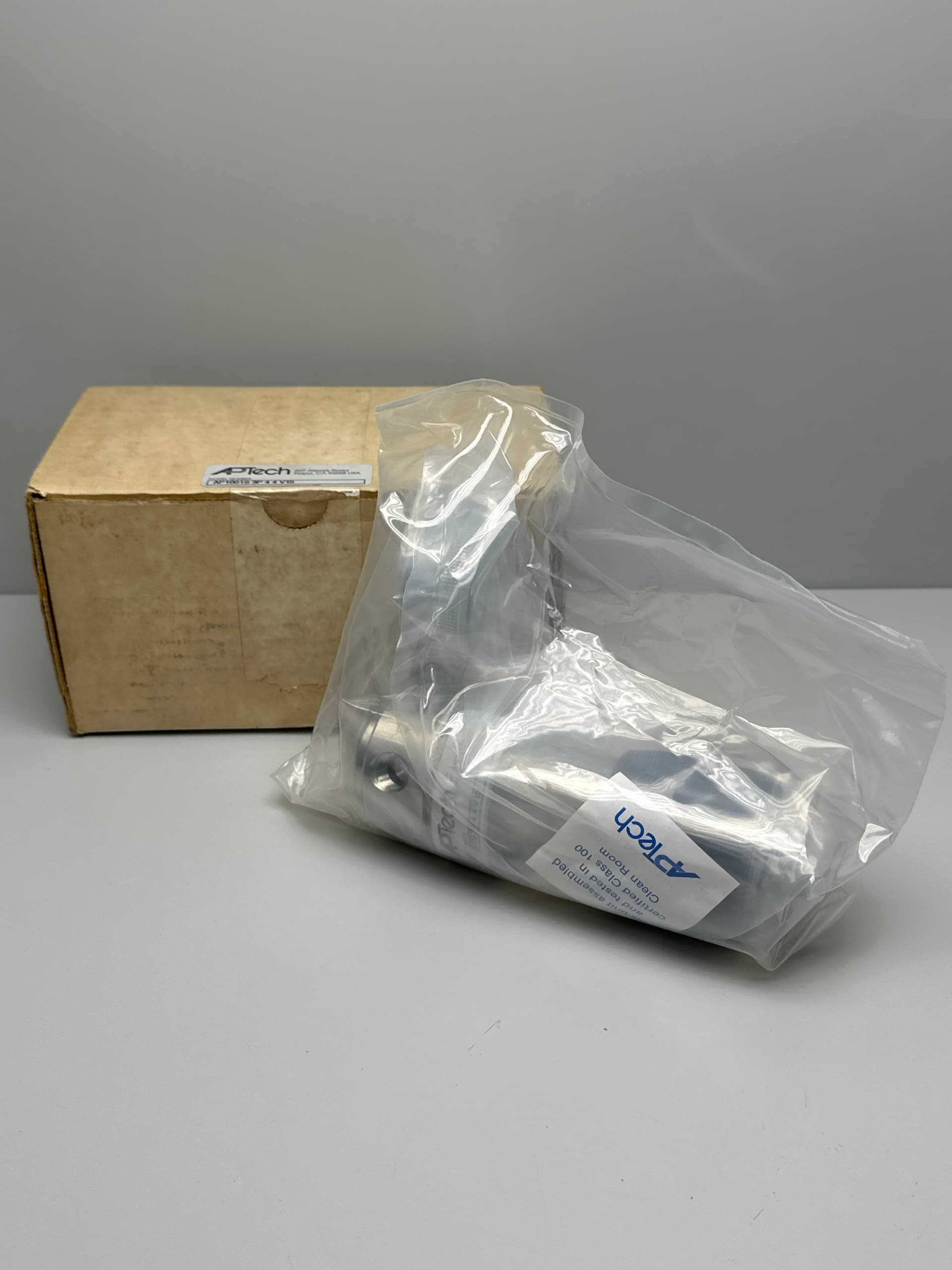 APTech AP1001S 3P 4 4 V15 Single Stage Regulator, UHP, 316L SS