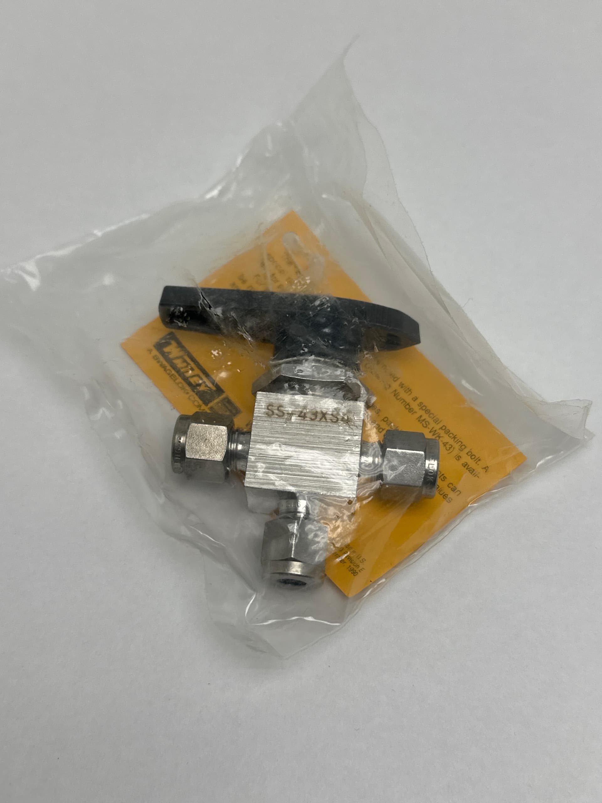Swagelok SS-43XS4 3-Way Ball Valve, 316 SS, 1/4 in Tube, 0.90 Cv