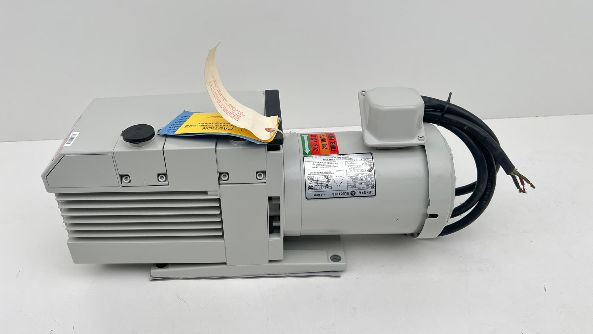 Leybold Oerlikon D25B Two Stage Rotary Vacuum Pump,18-20.9 CFM, Fomblin Prep.