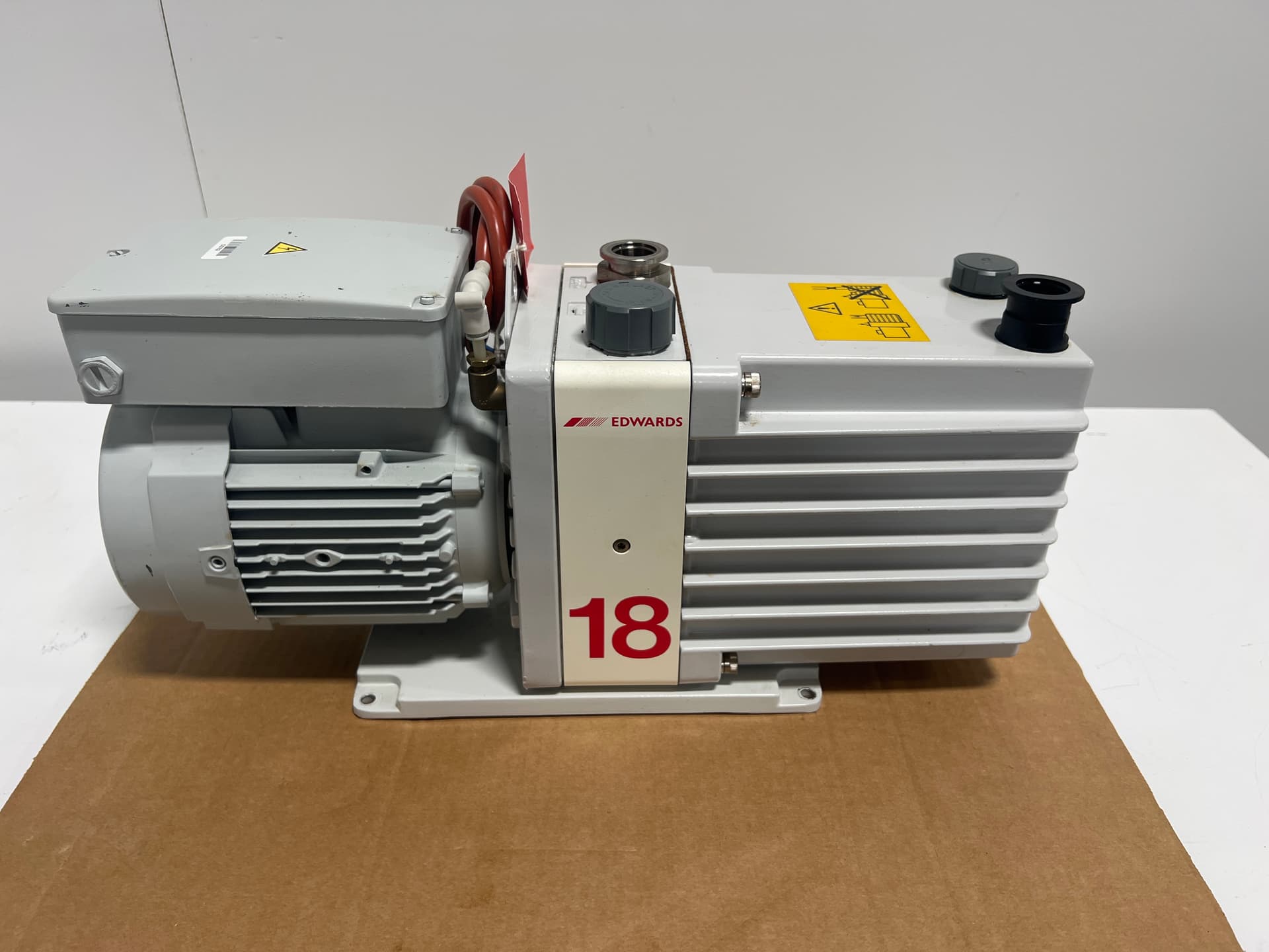 Edwards E2M18 Rotary Vane Vacuum Pump - Tested Working, 4 mTorr