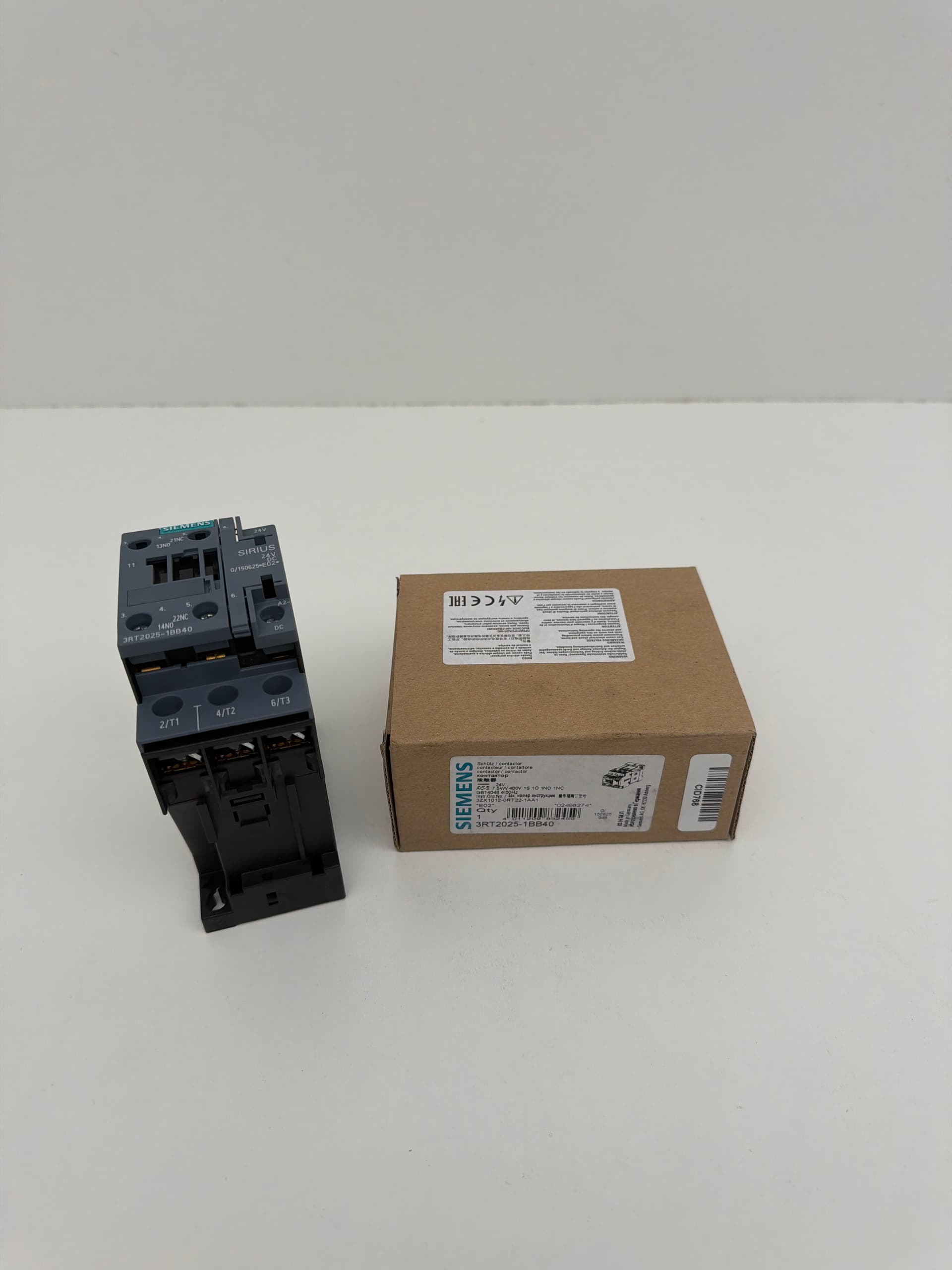 Siemens 3RT2025-1BB40 SIRIUS Contactor 3 Pole 17A 24VDC Coil S0