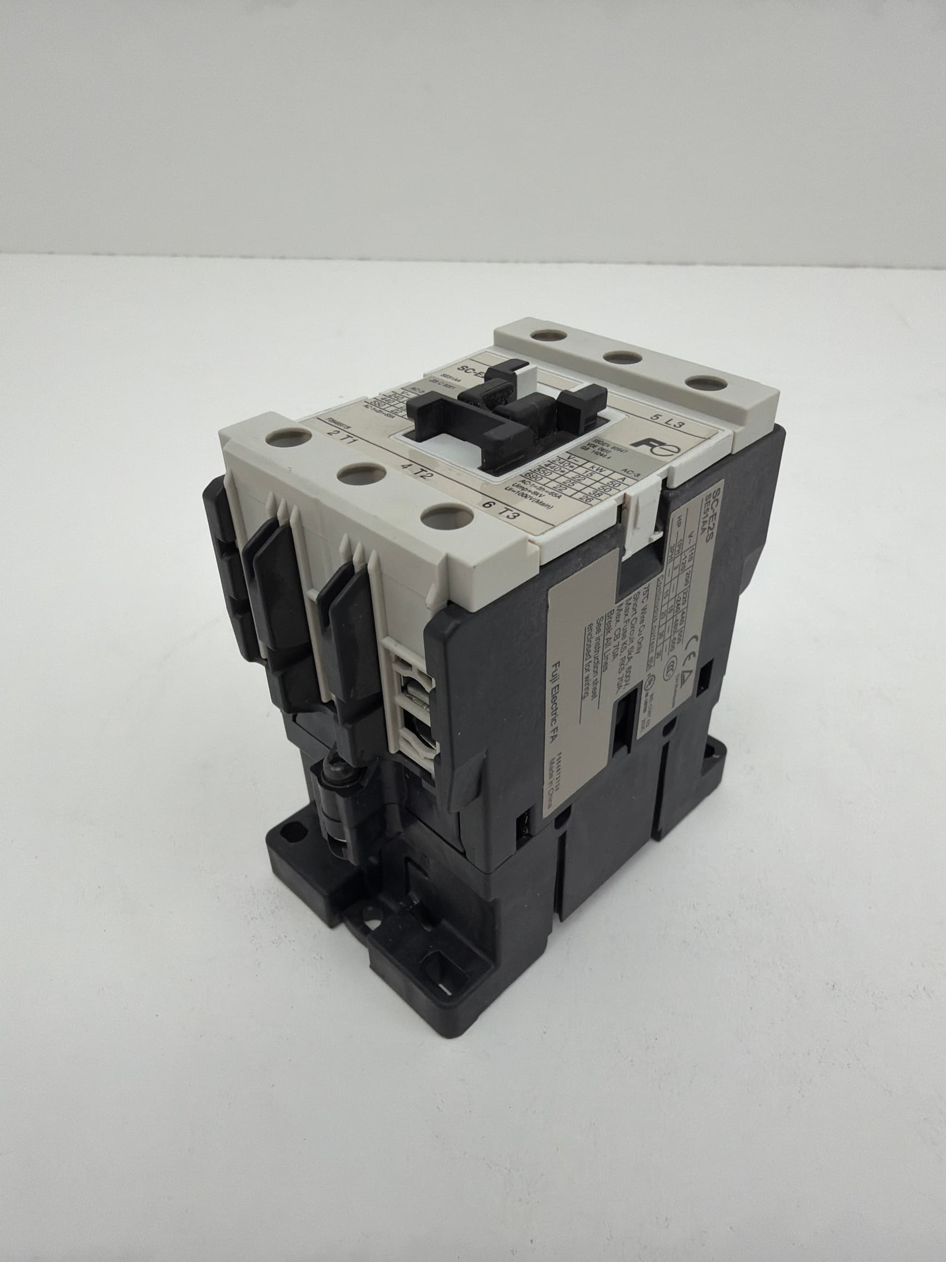 Fuji Electric SC-E2S SE51AA Magnetic Contactor 3-Pole 50A