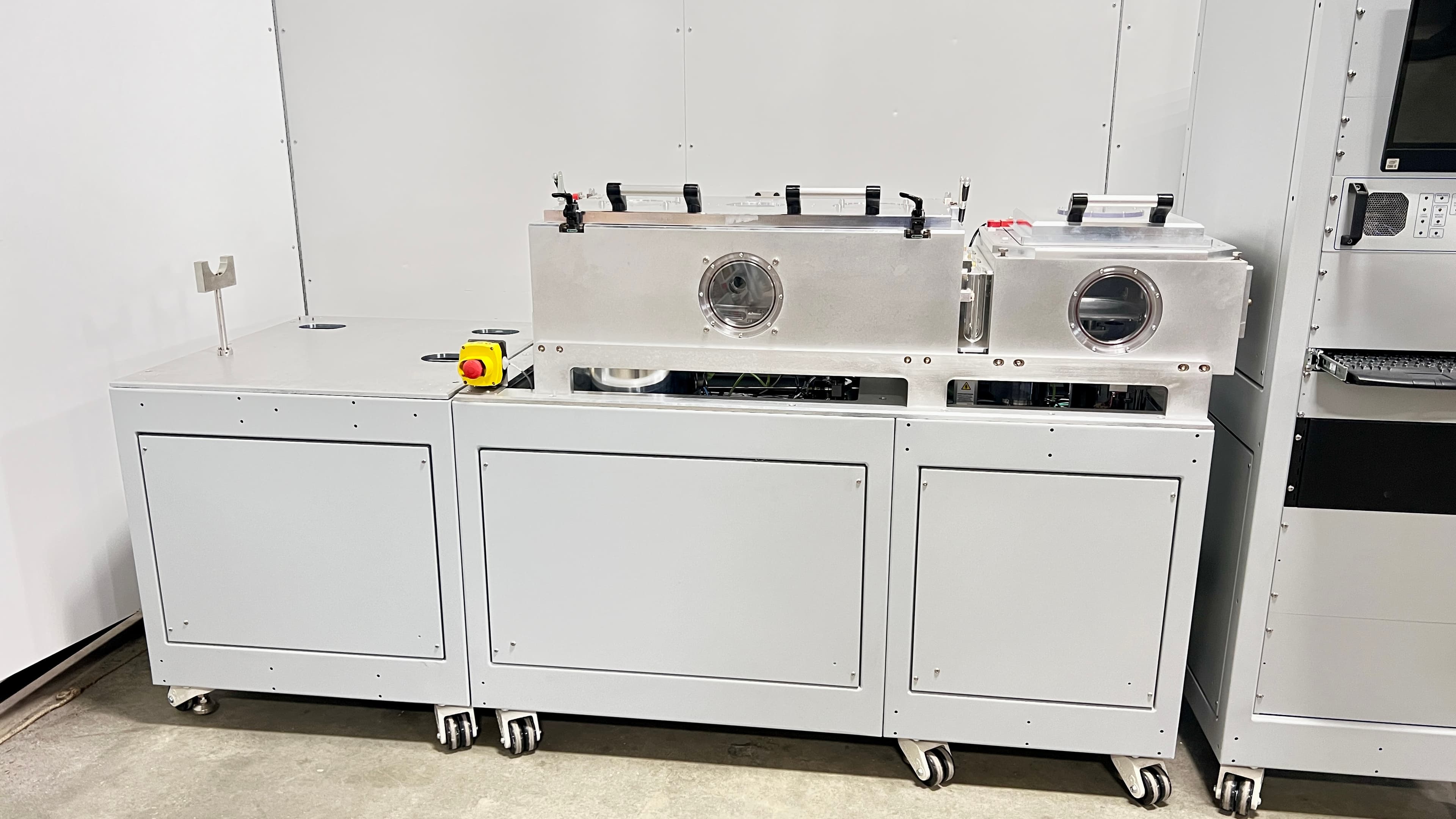 Kurt J Lesker Linear Annealing Ultra High Vacuum Research Tool with Load Lock