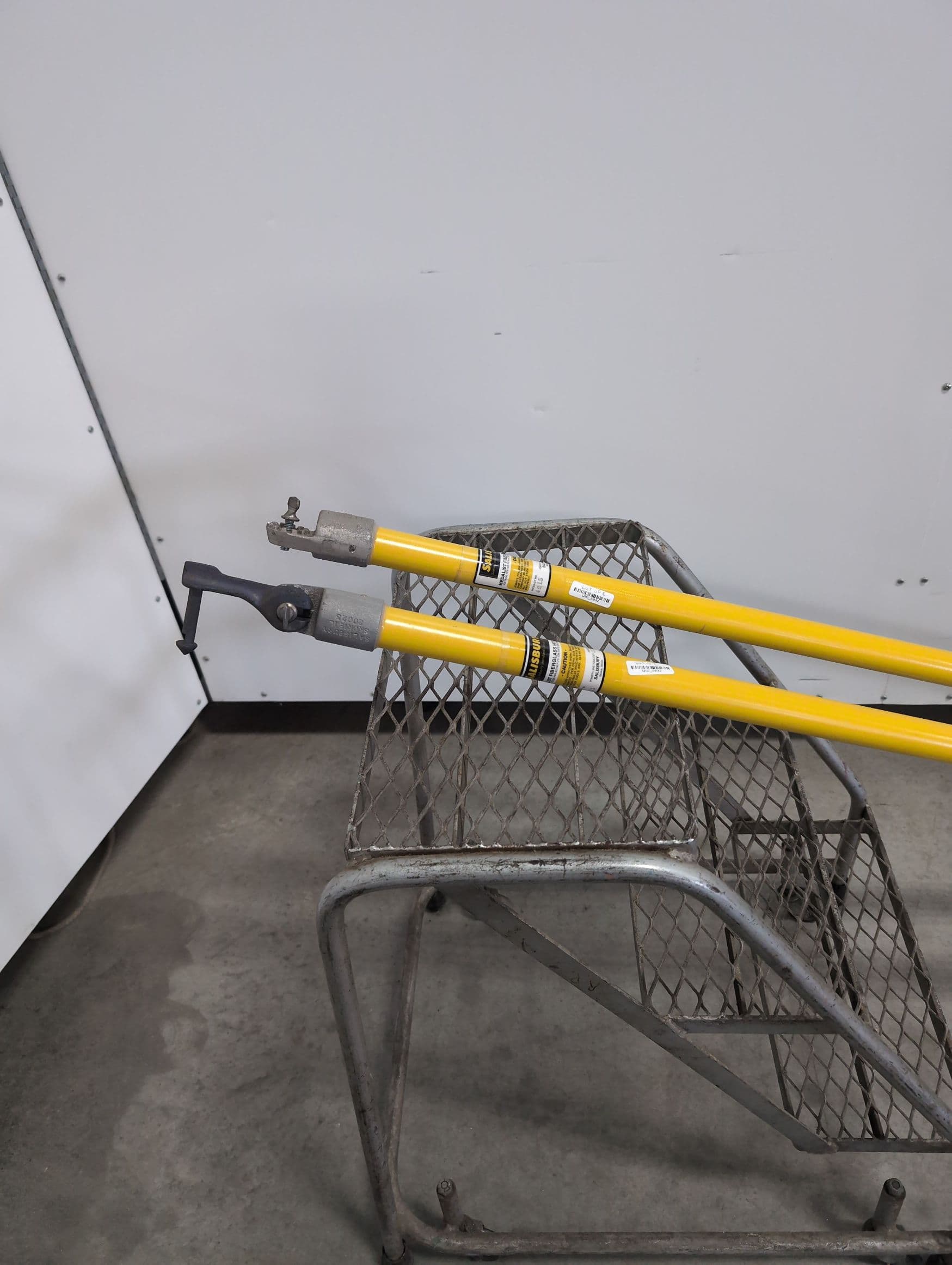 Salisbury 4215 Universal Switch Stick, 8'