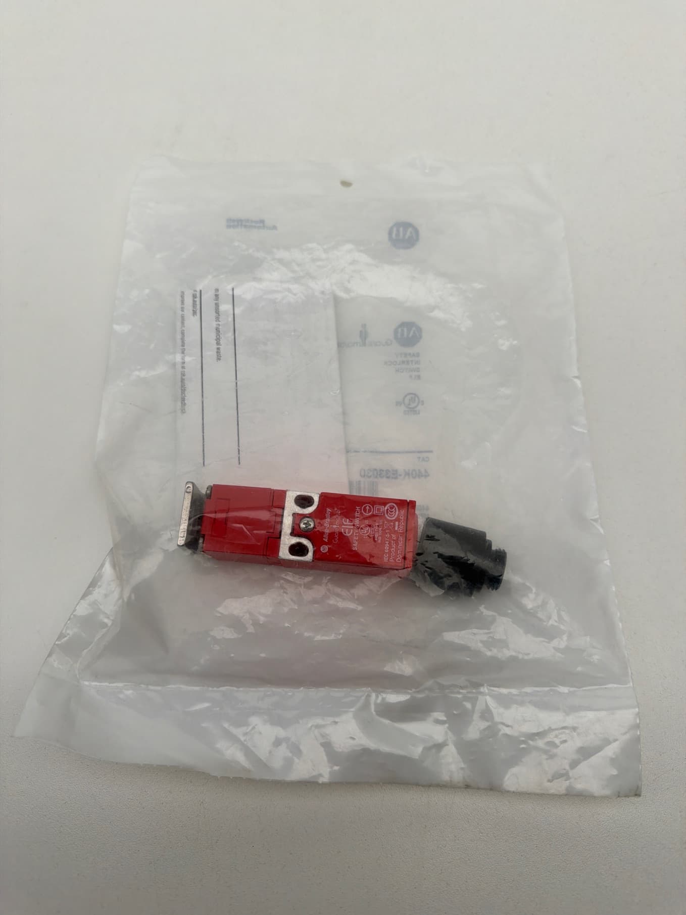 Allen-Bradley 440K-E33030 Guardmaster Elf Tongue Interlock Switch, Ser C