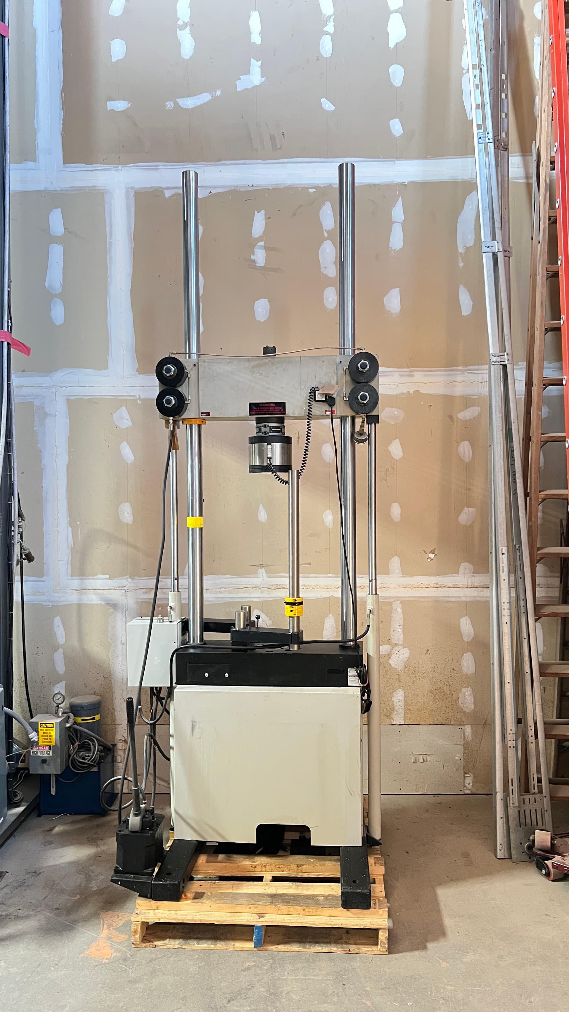 Instron 8502 Load Frame 55Kips, with Load Cell