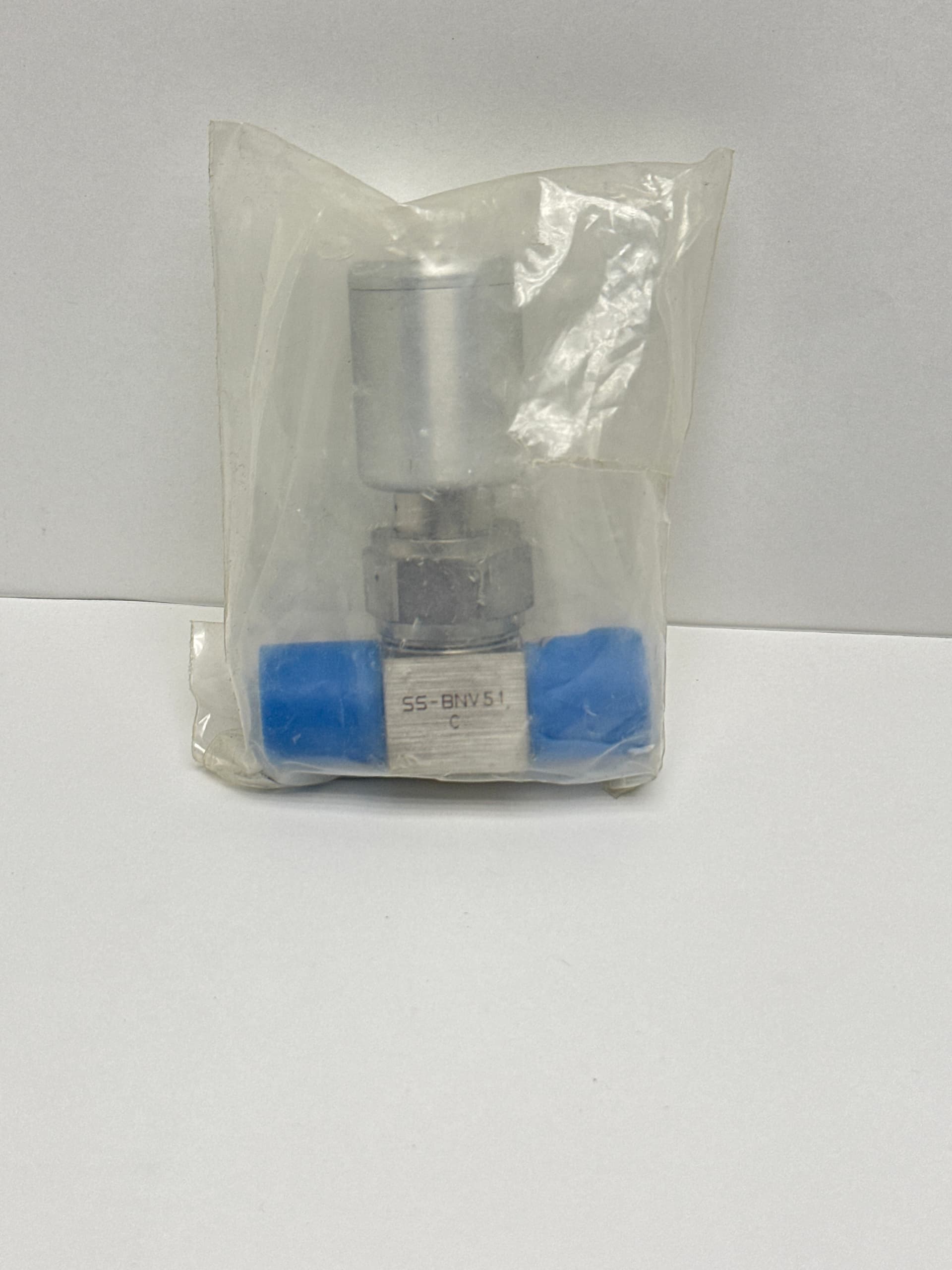 SS-BNV51-C Bellows Sealed Valve, 316L SS, 1/4 in VCR, NC Pneumatic