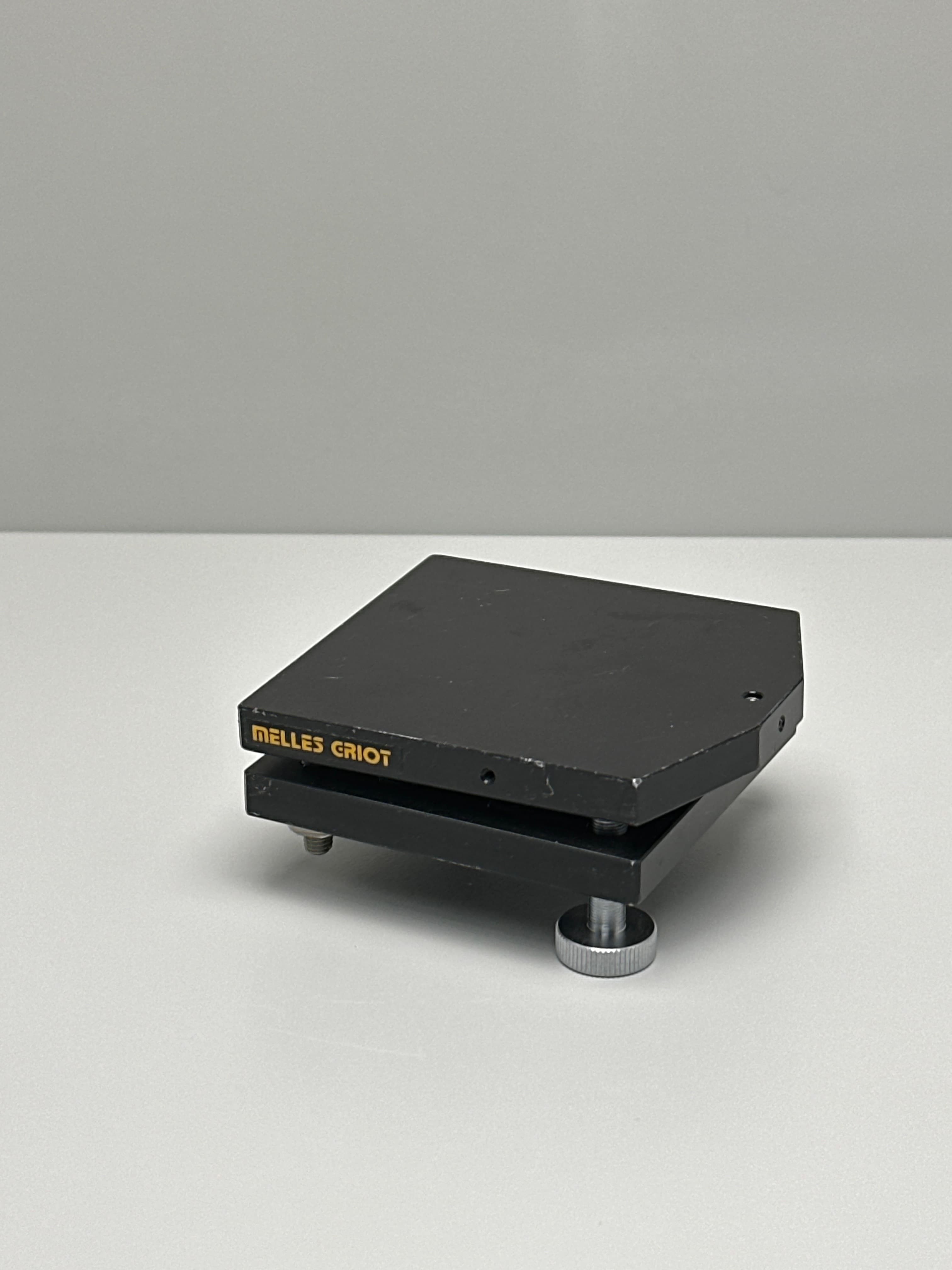 Melles Griot 07 TTM 003 Prism/Beamsplitter Table