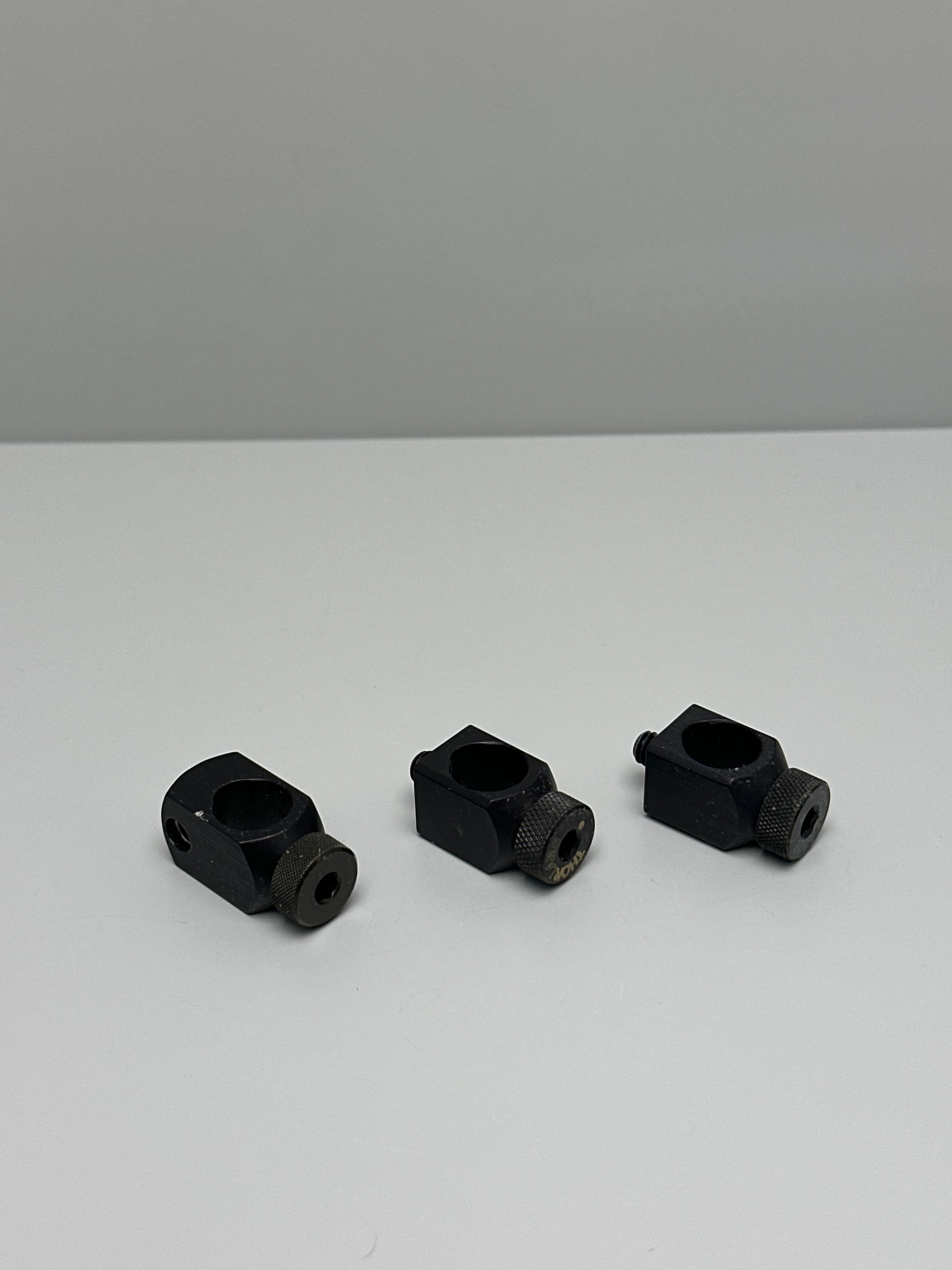 Thorlabs RA180 Right-Angle End Clamps for 1/2" Diameter Posts