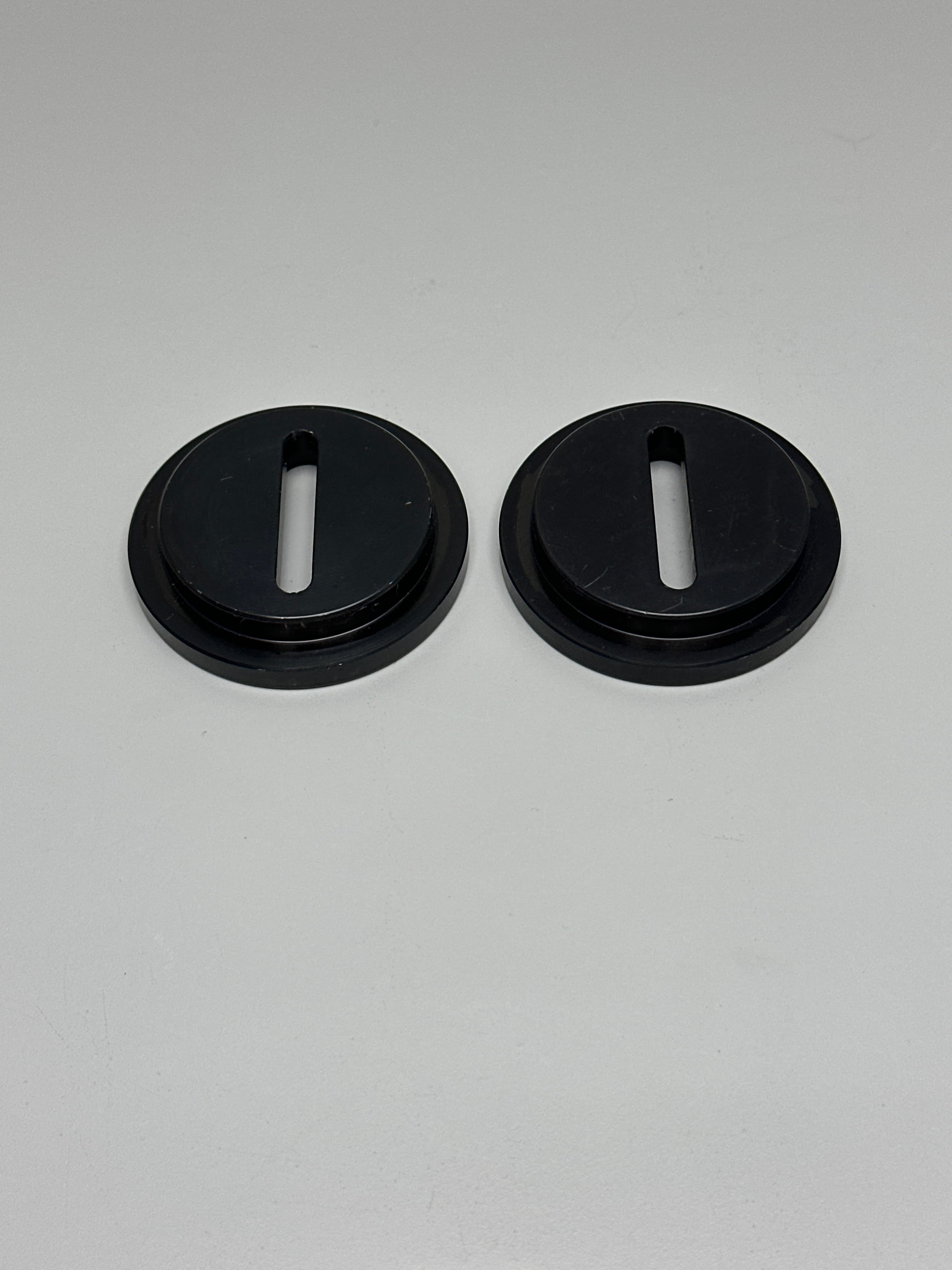Slotted Cylindrical Base, 2.5" Diameter