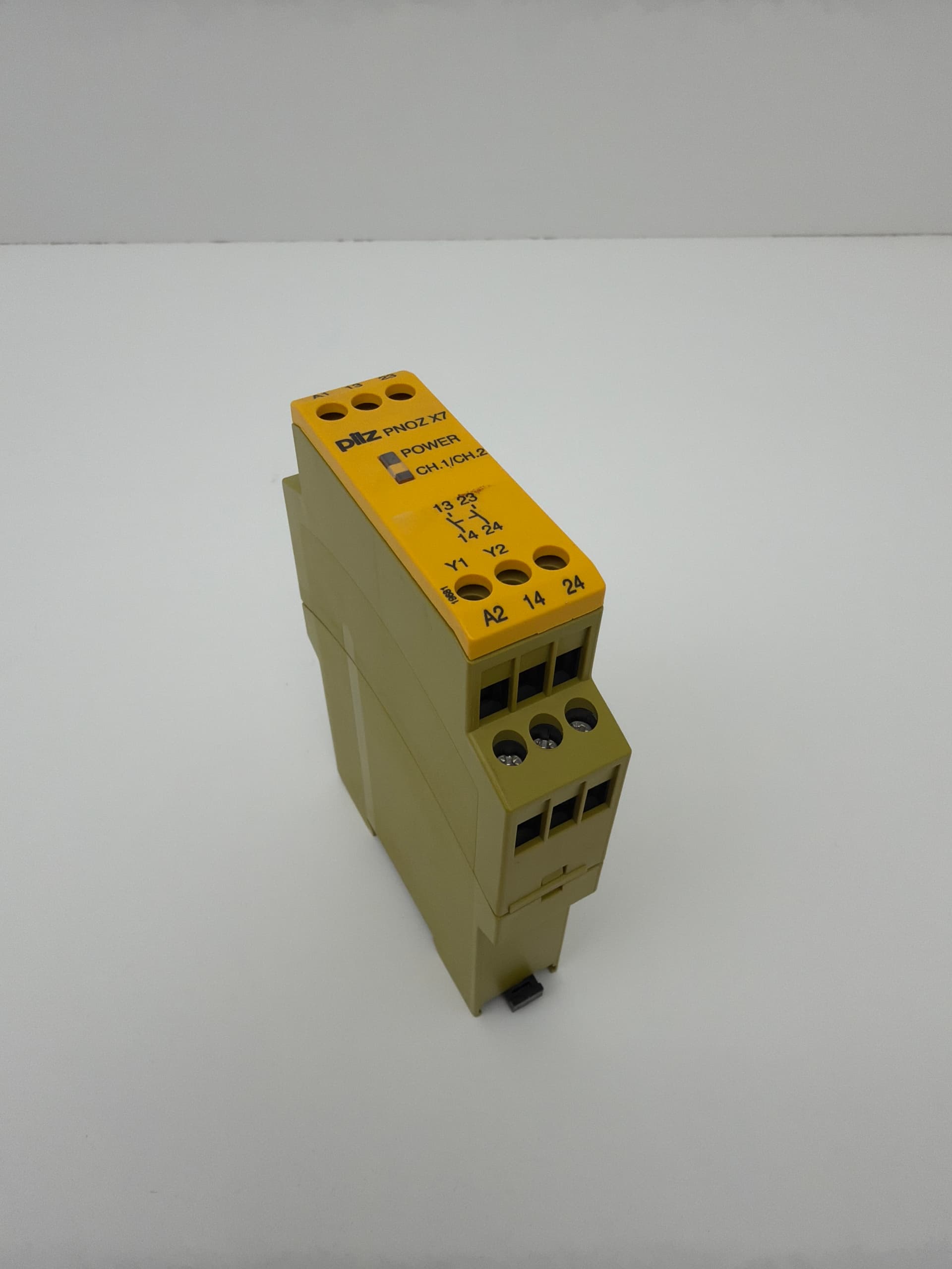 Pilz PNOZ X7 24VDC/AC 2S E-Stop Safety Relay, 774059