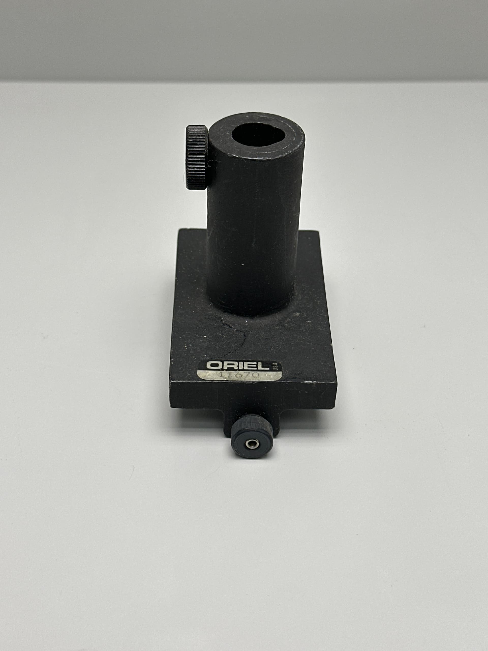 Oriel 11670 Rod Mount Carrier, for use w/2" Wide Rails, .56" Diameter Rod