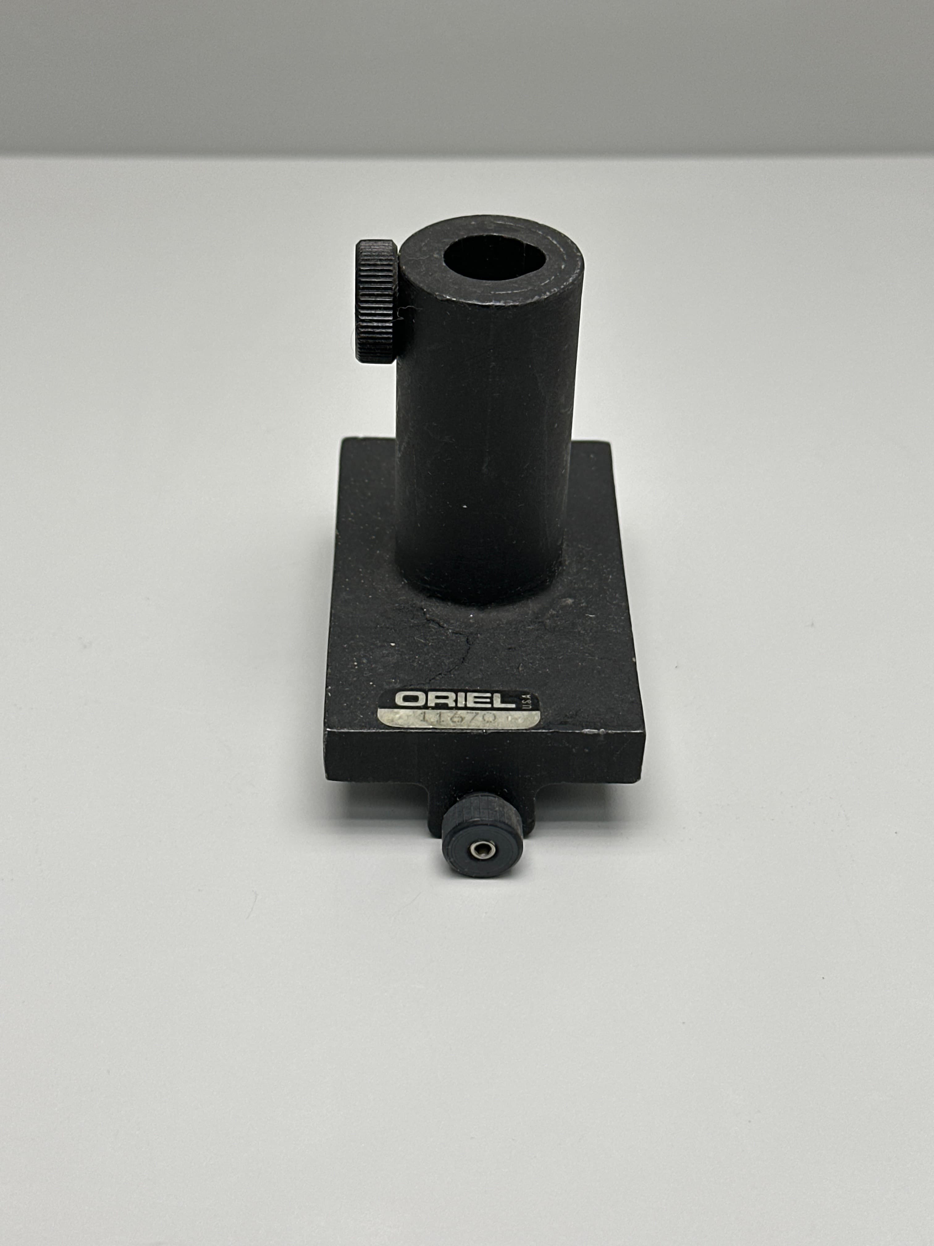 Oriel 11670 Rod Mount Carrier, for use w/2" Wide Rails, .56" Diameter Rod