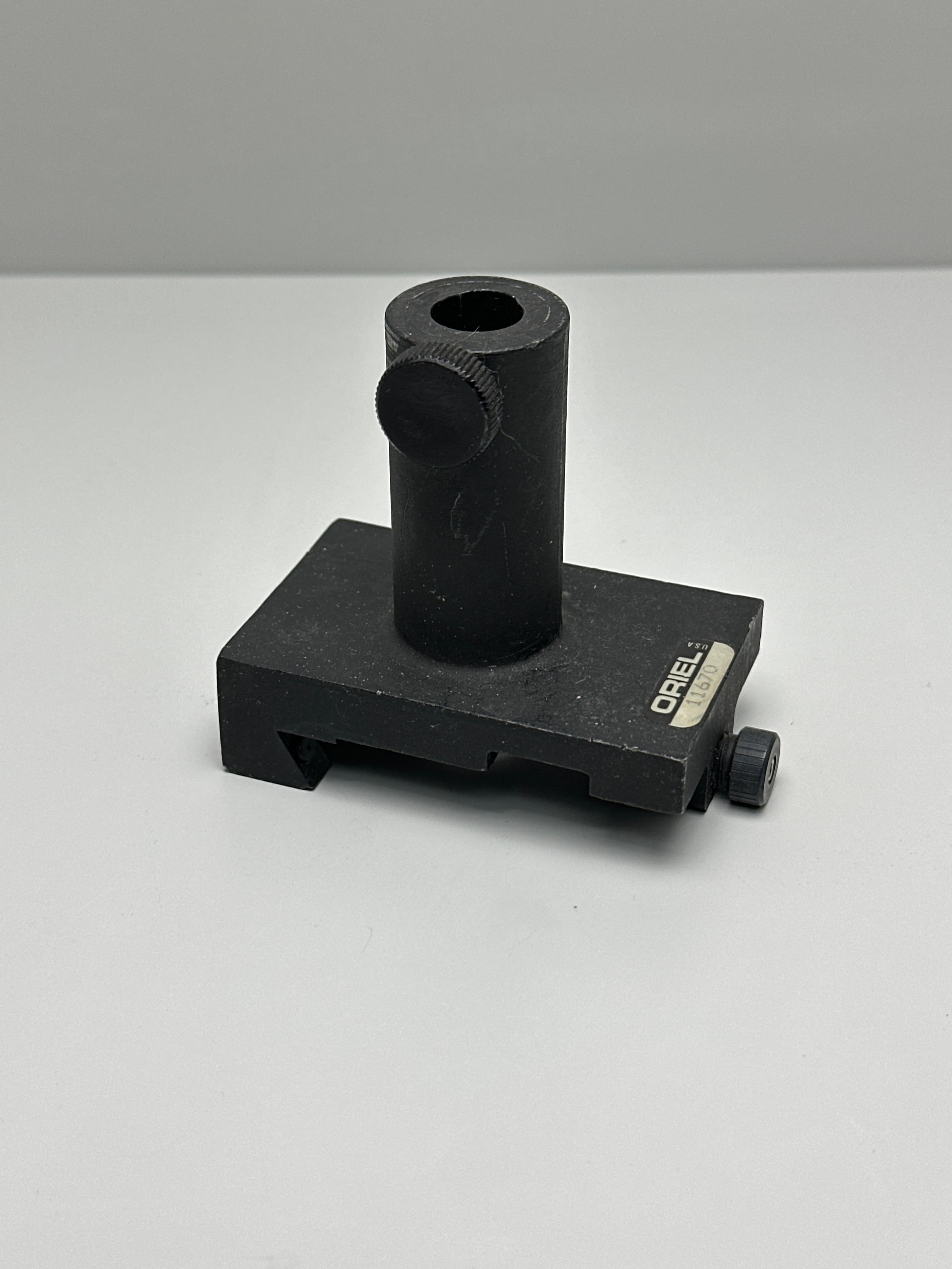Oriel 11670 Rod Mount Carrier, for use w/2" Wide Rails, .56" Diameter Rod
