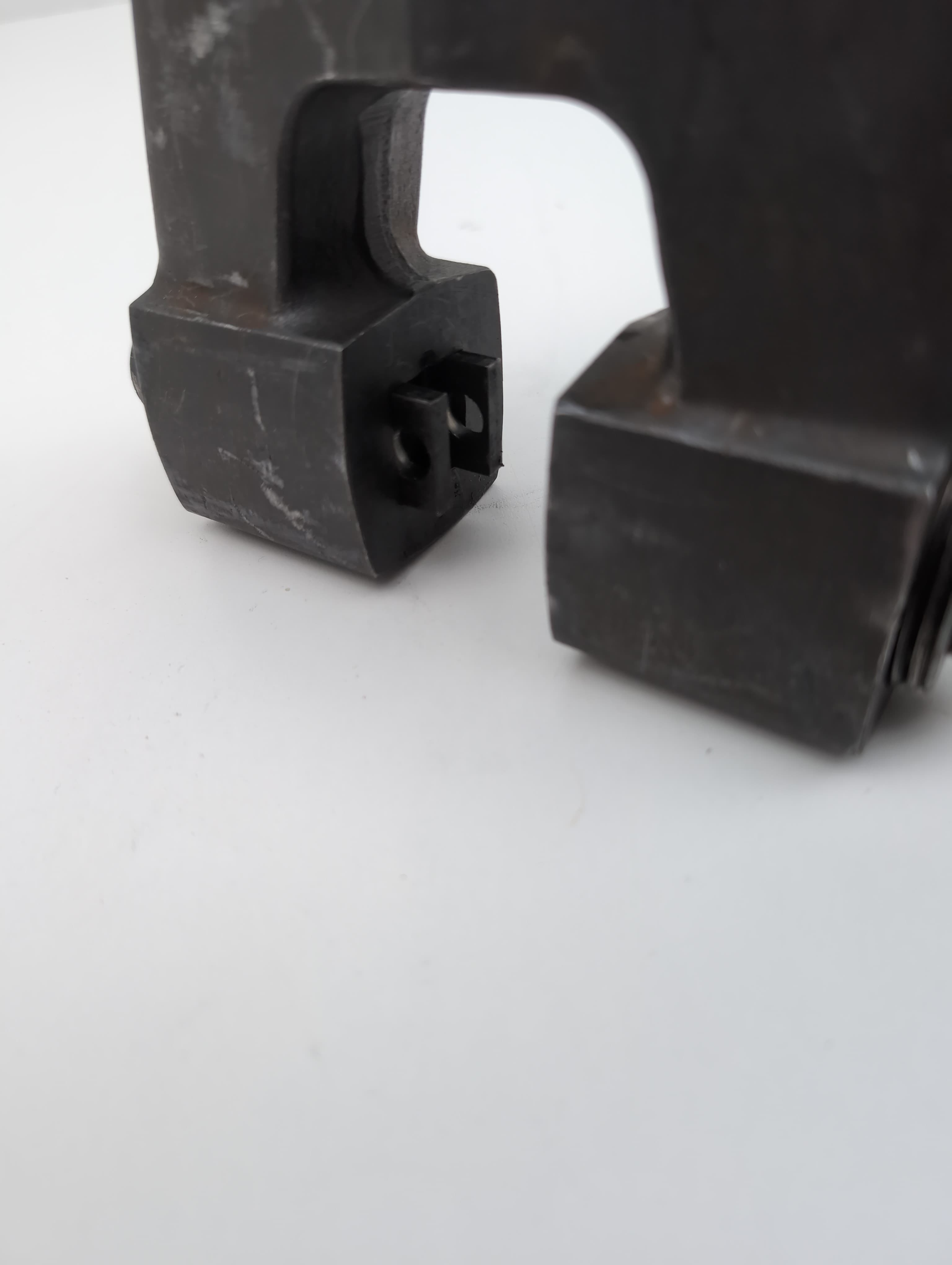Instron 3/4" Opening Screw Side Action Grips