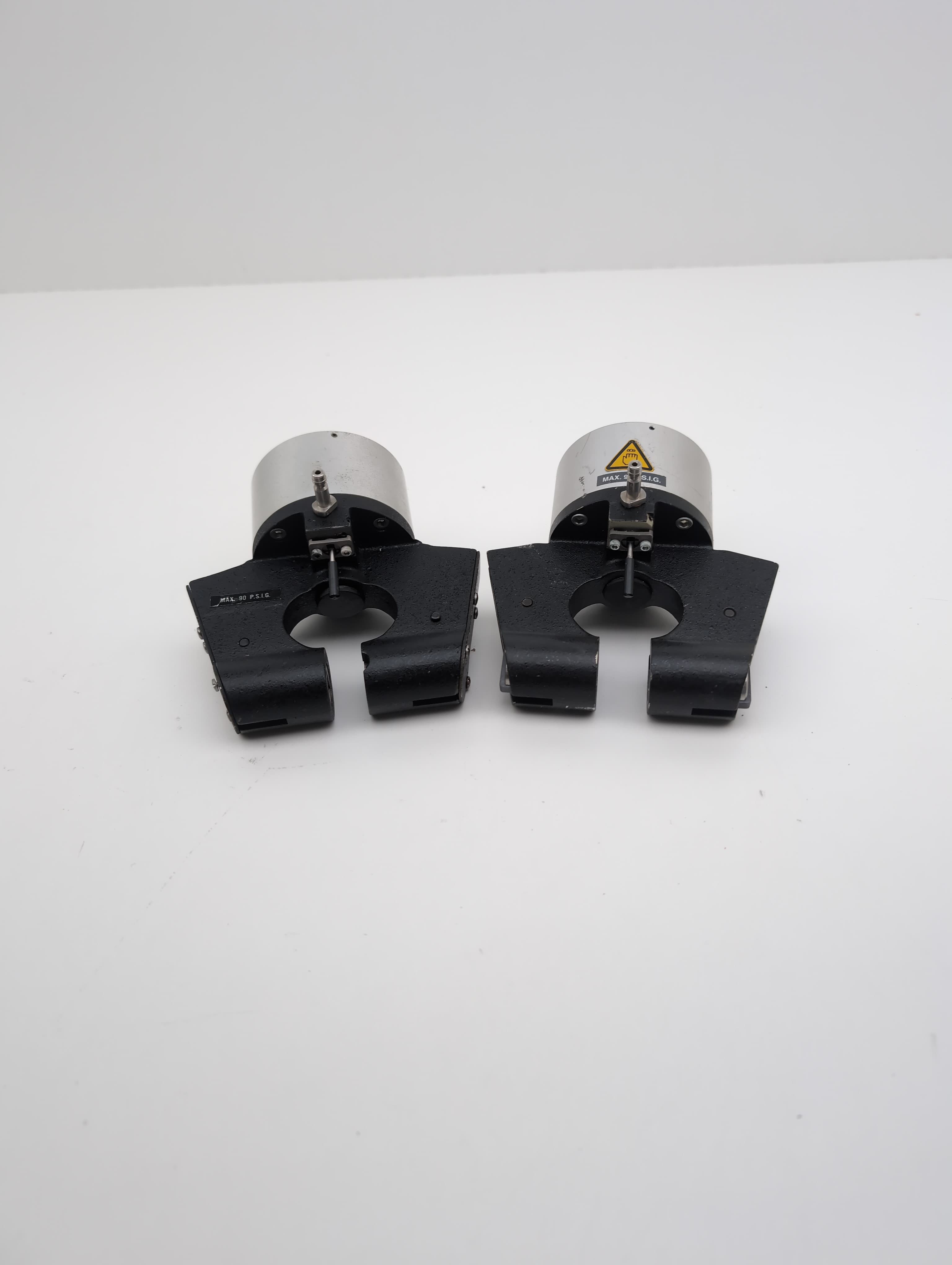 Instron Pneumatic Side Acting Grips