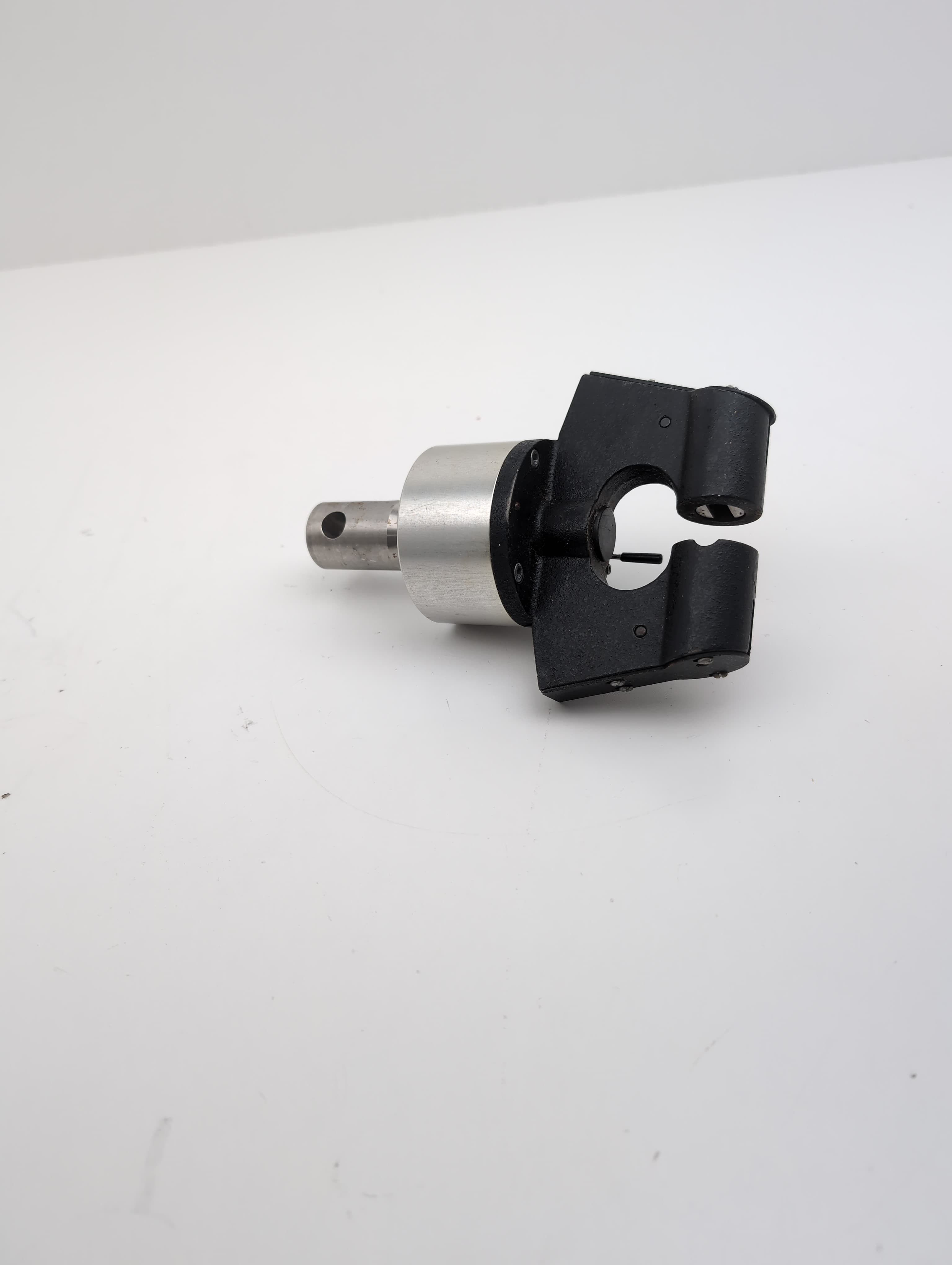 Instron Pneumatic Side Action Grip