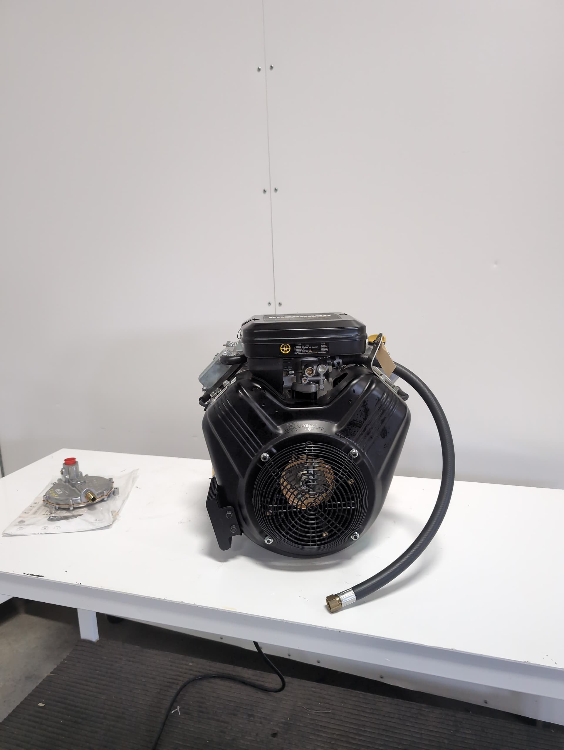 Vanguard 389445-9331-59 Engine, Dual Fuel, V-Twin, 23HP, Electric Start