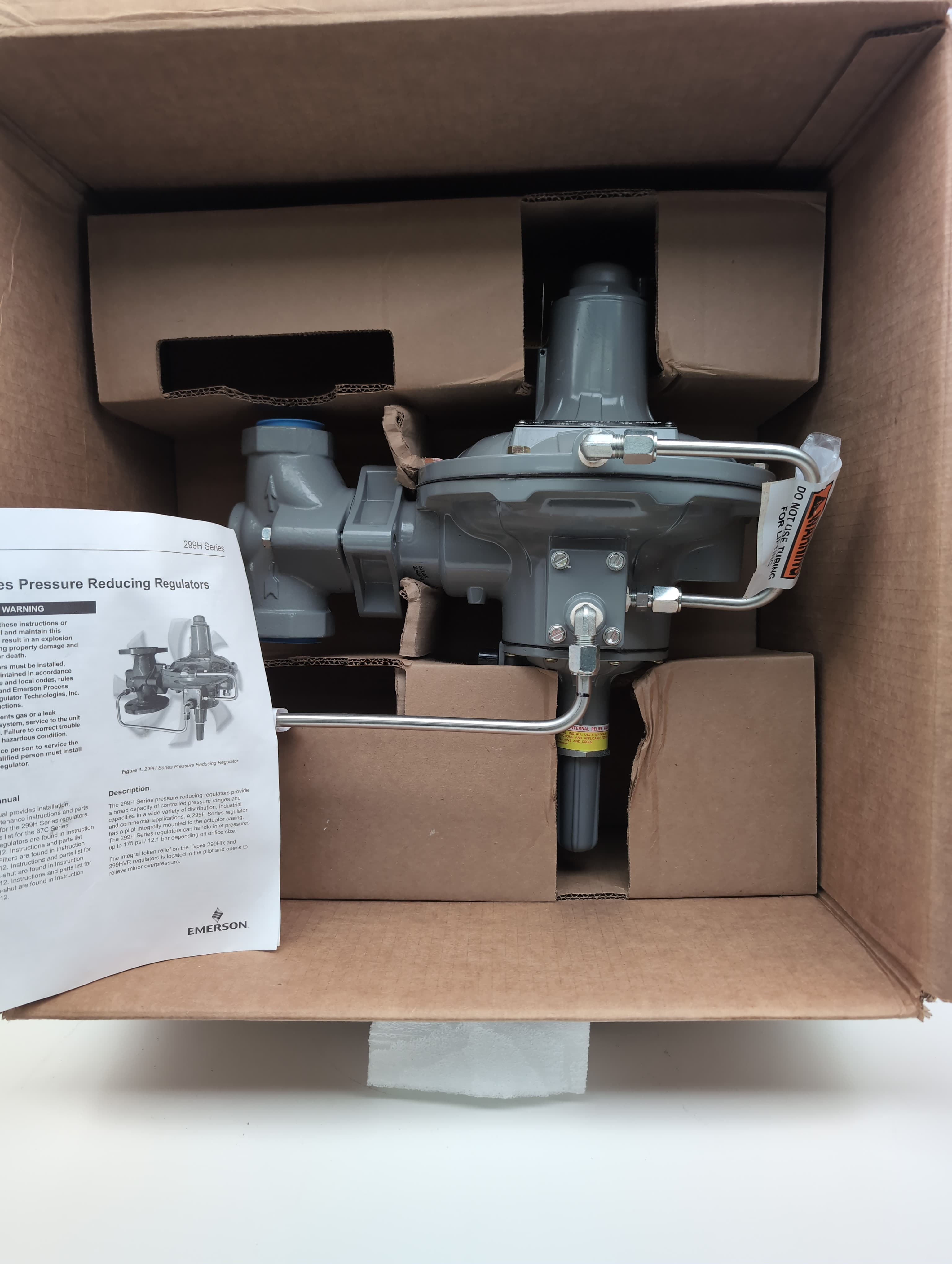 Fisher 299H Pilot-operated regulator,11/2" NPT, 175 PSIG in, 5"WC out