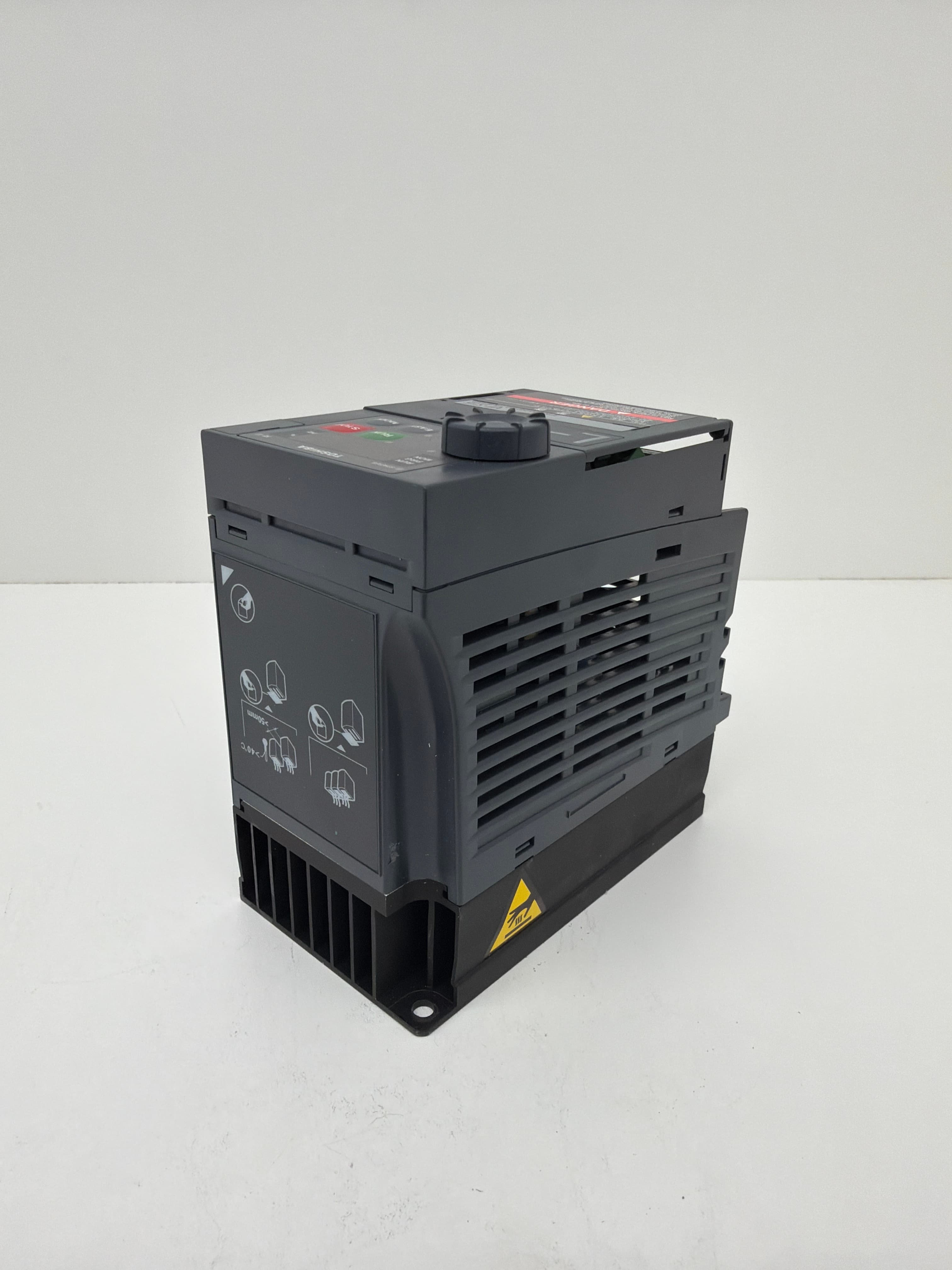 Toshiba VFS15-2007PM-W Transistor Inverter 0.75kW 1.8kVA 1HP 3PH 200-240V