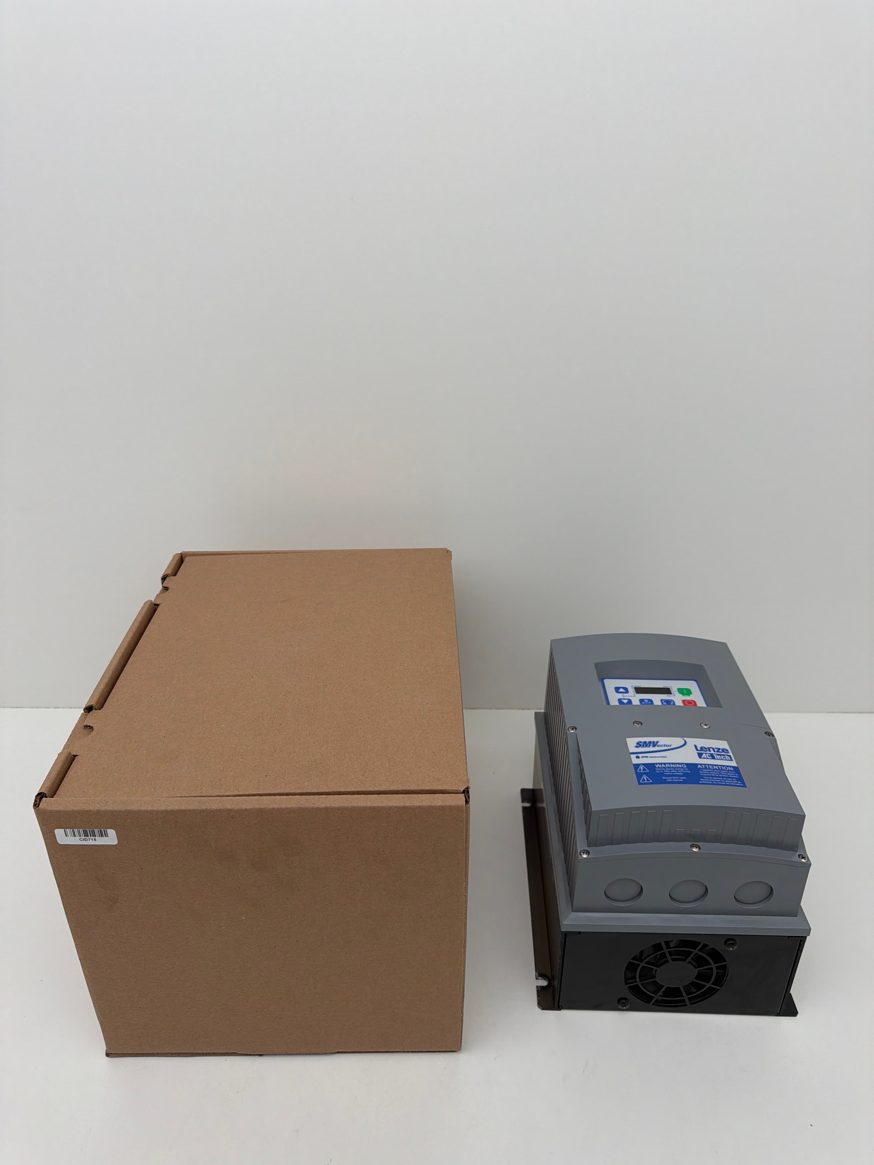Lenze ESV552N02TXF SMVector VFD 7.5HP 5.5kW 240V 3 Phase