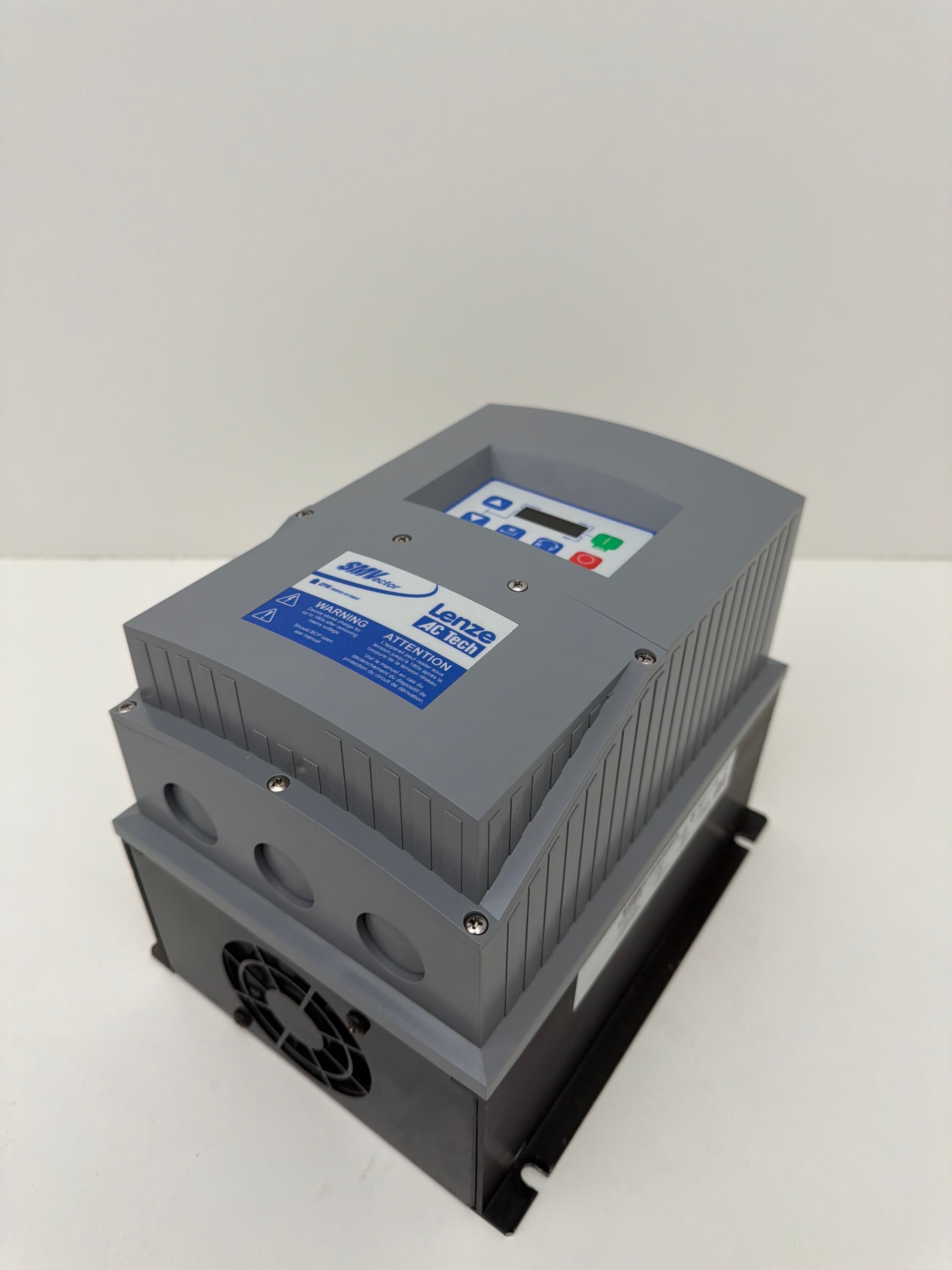 Lenze ESV552N02TXF SMVector VFD 7.5HP 5.5kW 240V 3 Phase