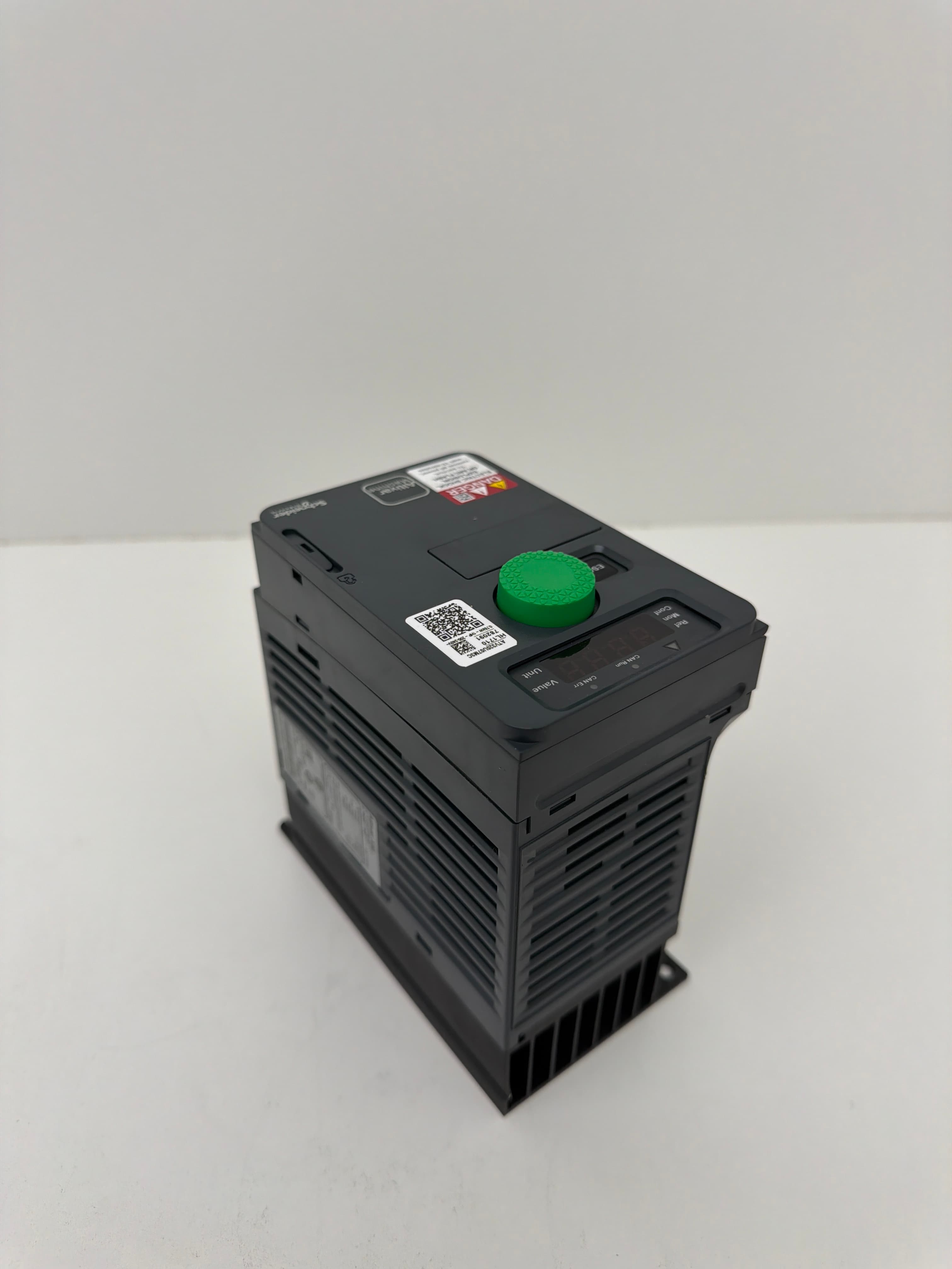 Schneider Electric ATV320U07M3C VFD 1HP 0.75kW 200-240V 3PH Altivar 320