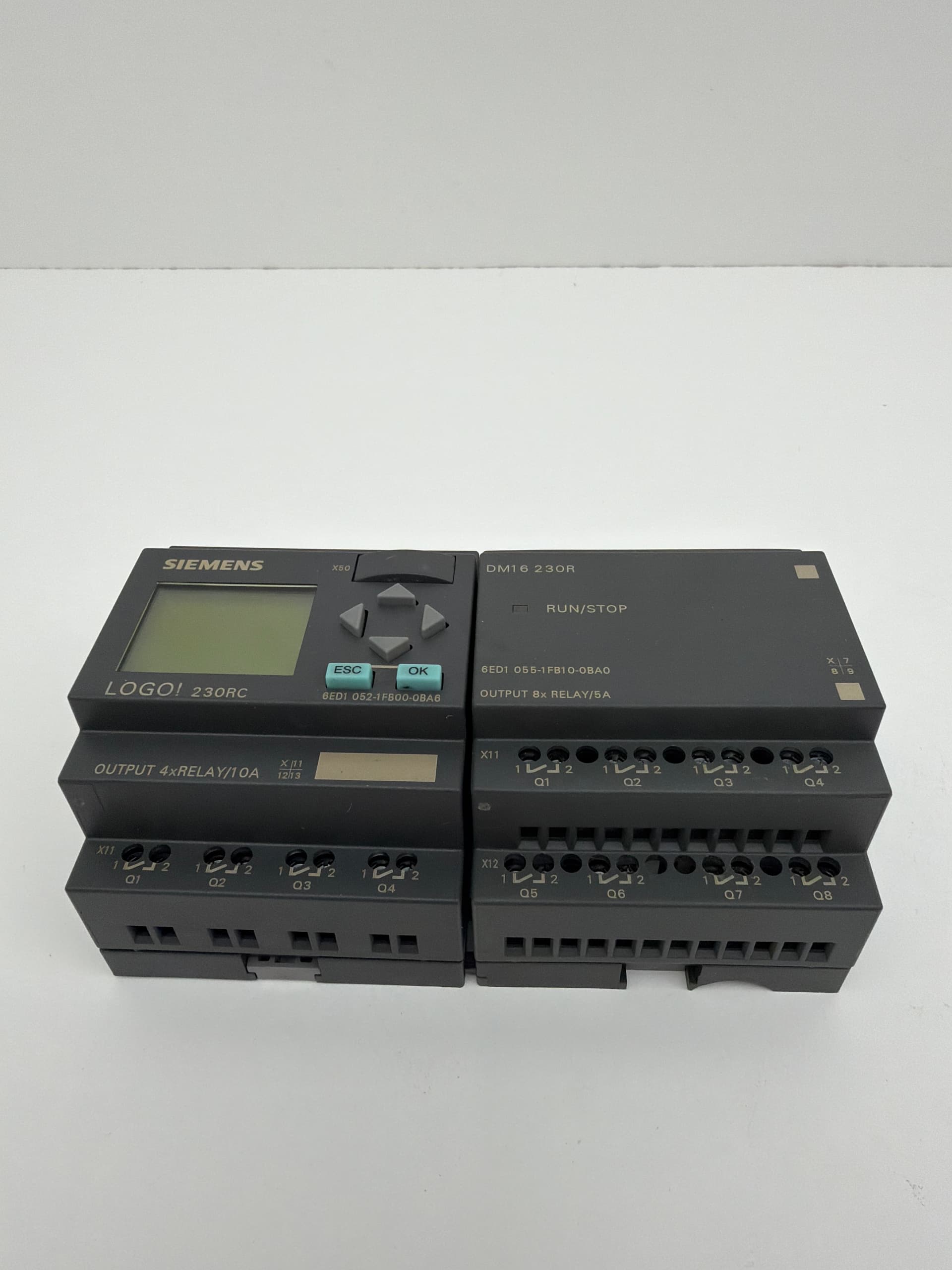 Siemens 6ED1052-1FB00-0BA6 LOGO! PLC w/ 6ED1055-1FB10-0BA0 Expansion Module