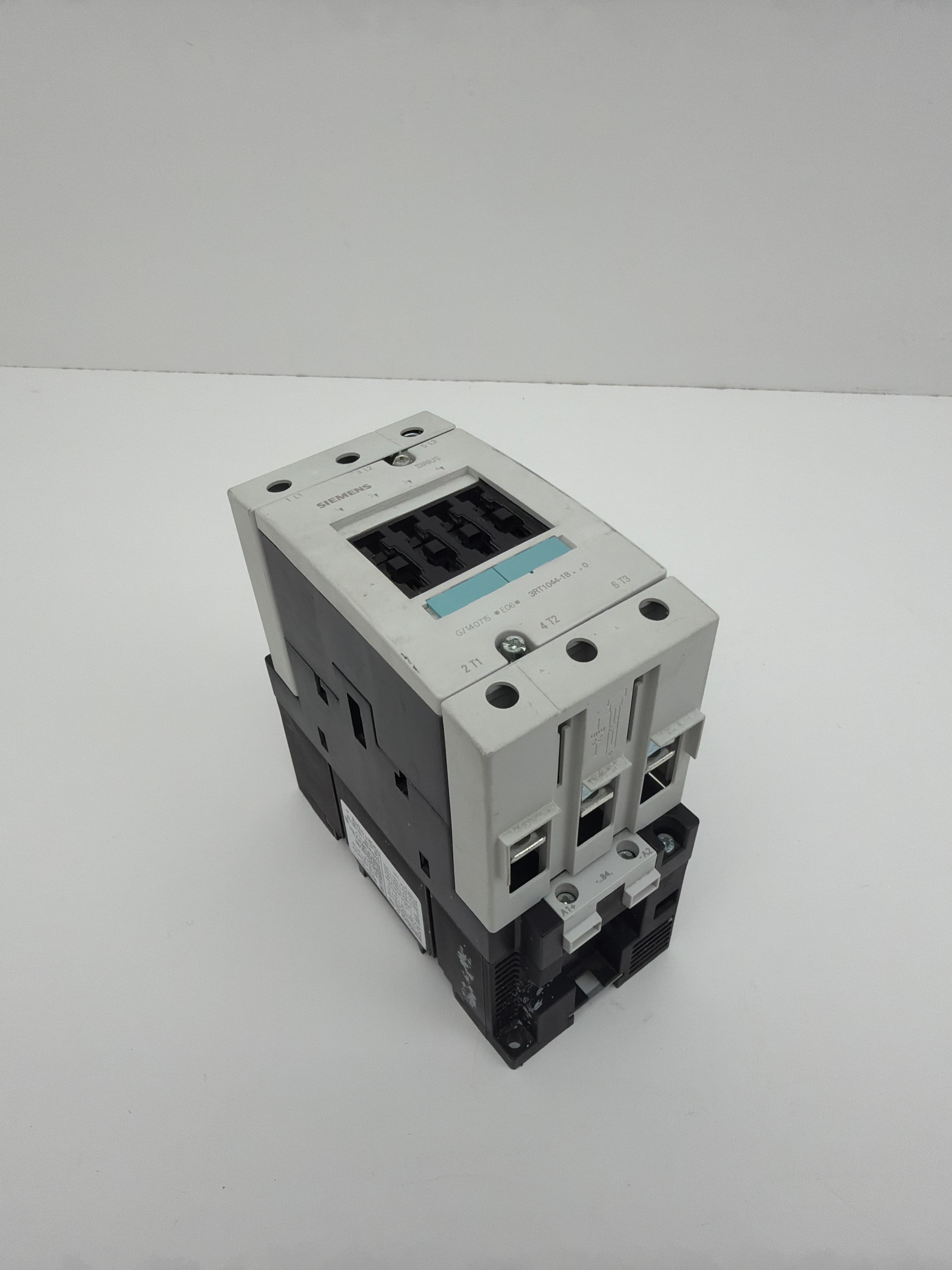 Siemens 3RT1044-1BB40 SIRIUS Contactor 65A 3P 24VDC Coil