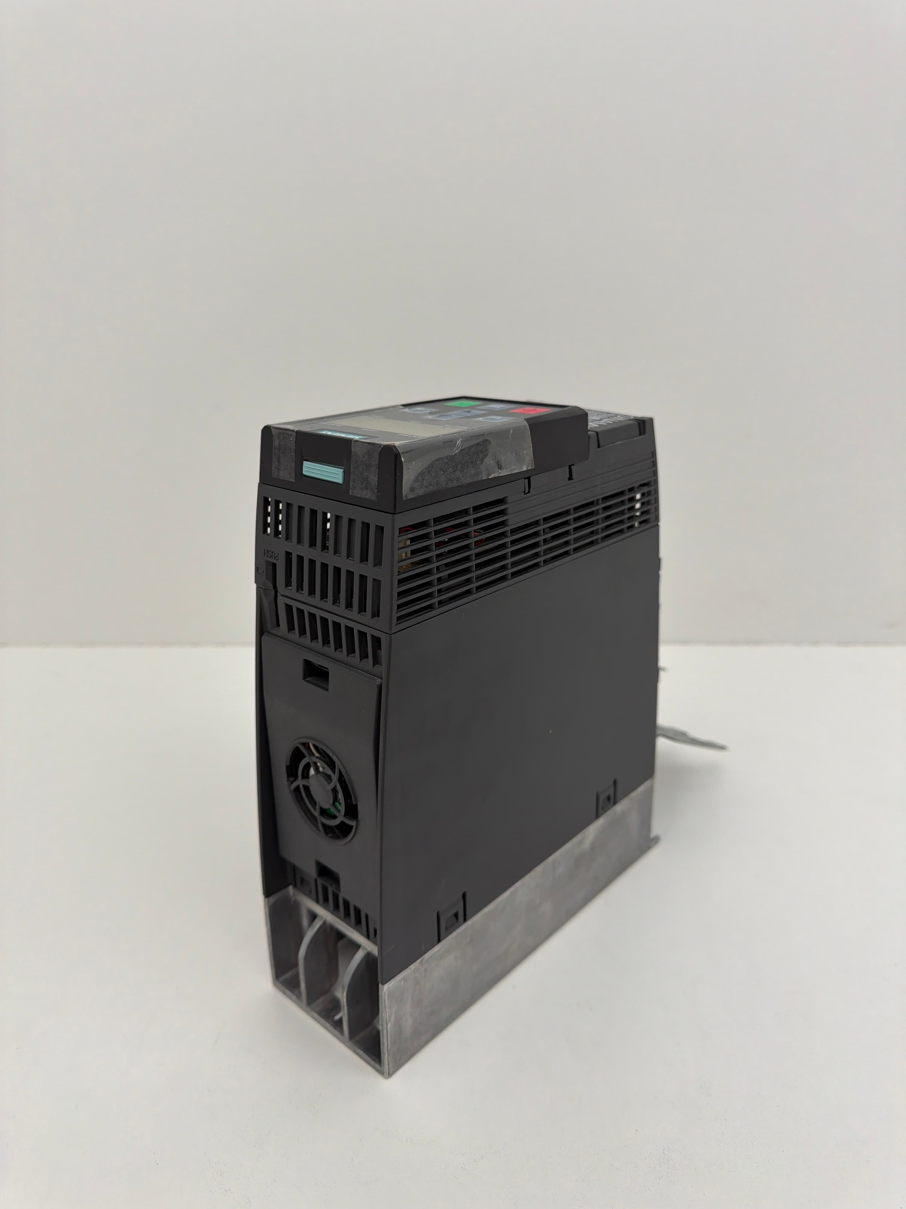 Siemens 6SL3210-1KE15-8UF1 SINAMICS G120C PN VFD w/ 6SL3255-0AA00-4CA1 Display