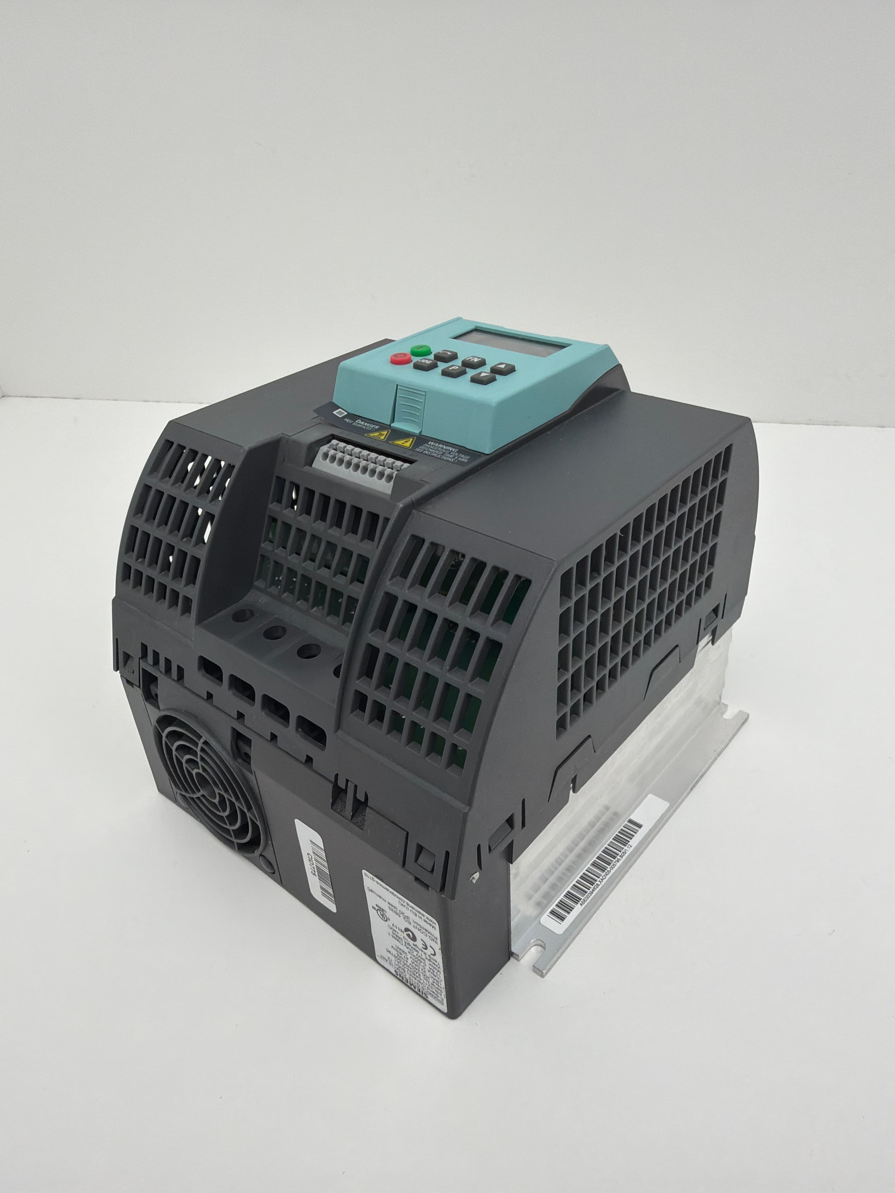 Siemens 6SL3211-0AB23-0UA1 SINAMICS G110 CPM110 VFD 3kW 240V with G110/120 BOP
