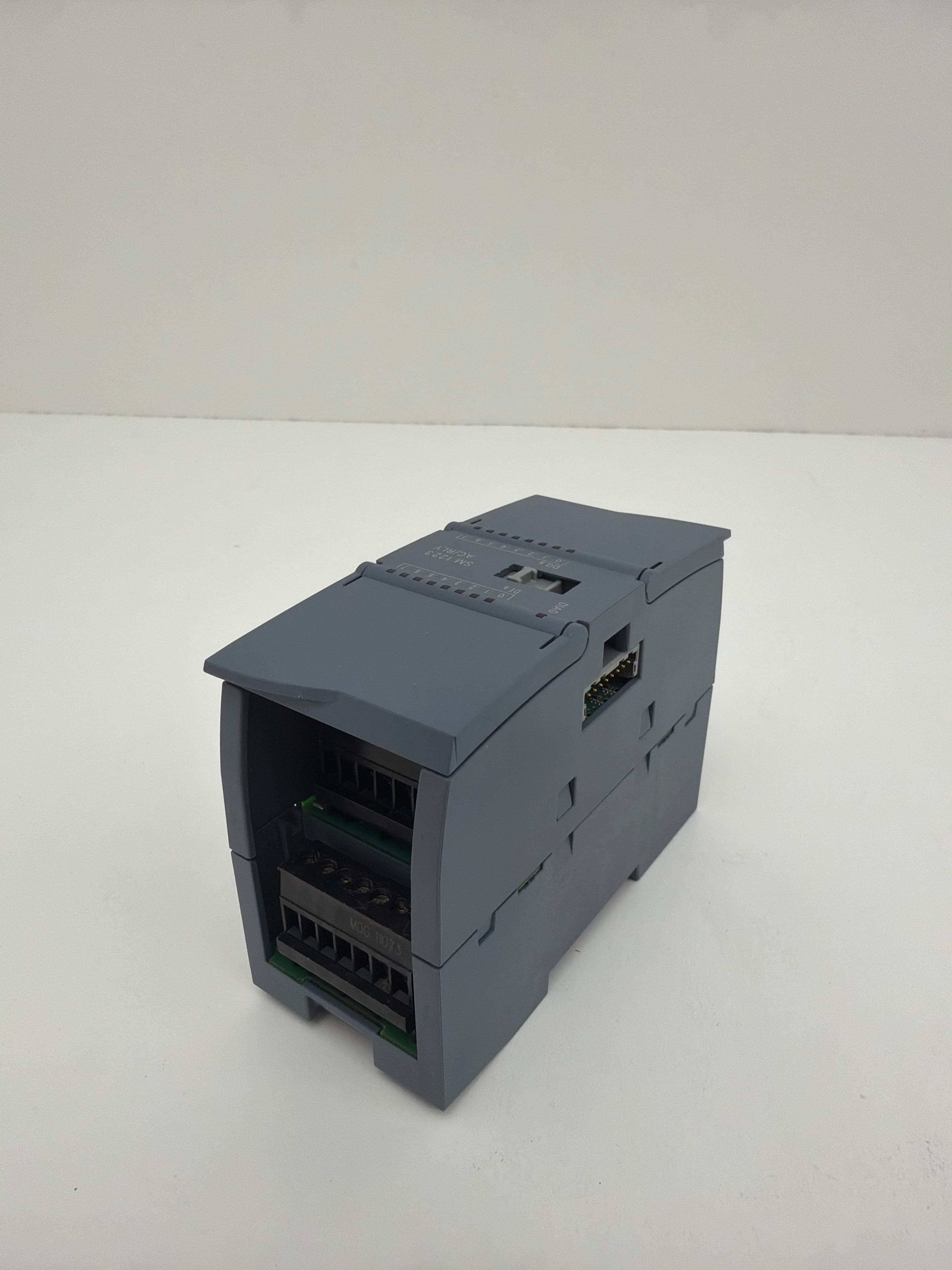 Siemens 6ES7223-1QH30-0XB0 IMATIC S7-1200 SM1223 16DI/16DO Digital I/O Module