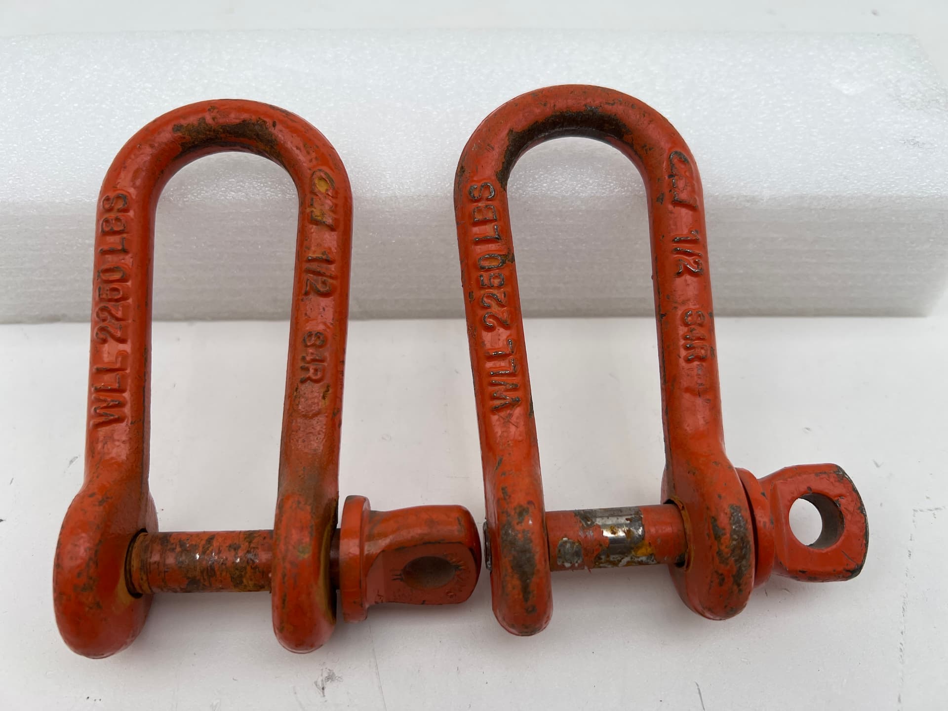 CM 1/2" Screw Pin WLL 2250 lb. Long Reach Shackle