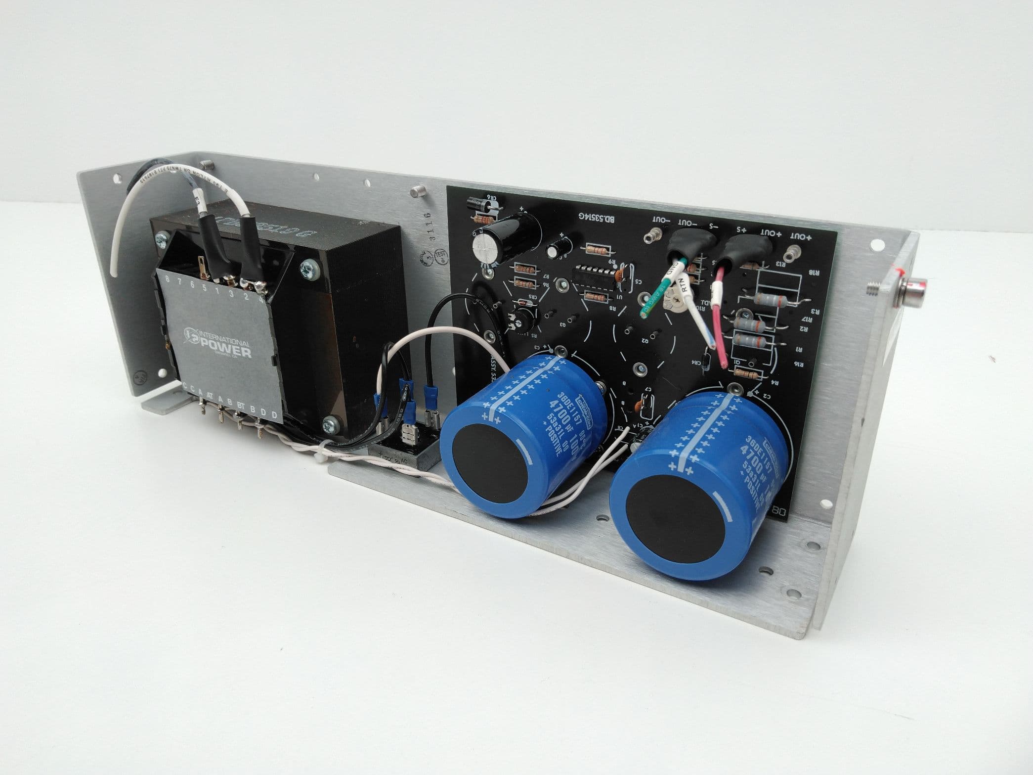 International Power IHE28-6 28V 6A Linear Power Supply unit