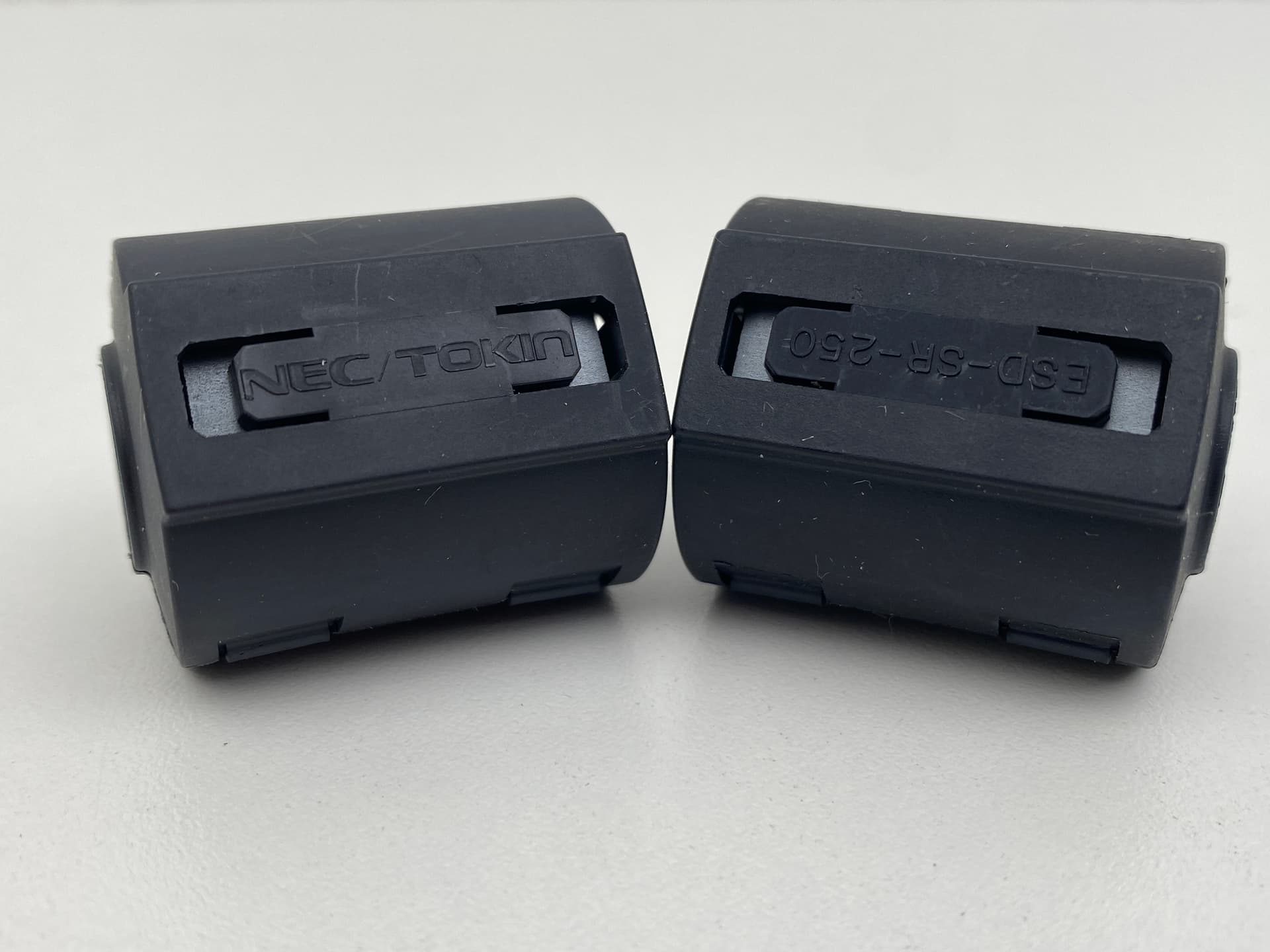 NEC/Tokin ESD-SRX250 Cable Clamp-on EMI Core Ferrite 13mm ID