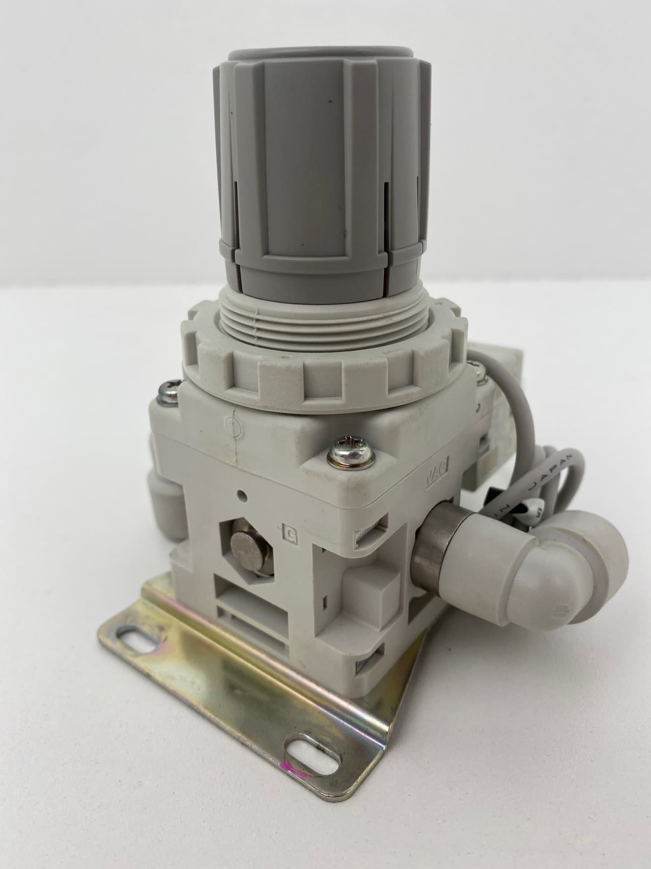 SMC IRV20-LC10LZP Vacuum Regulator w/ ZSE30A-01-P-M Digital Pressure Switch