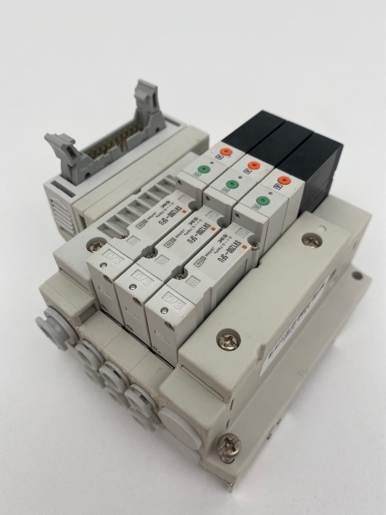 SMC SS5V1-10PGD1-03-U, SV1200-5FU Pneumatic Manifold/ Solenoid Assembly
